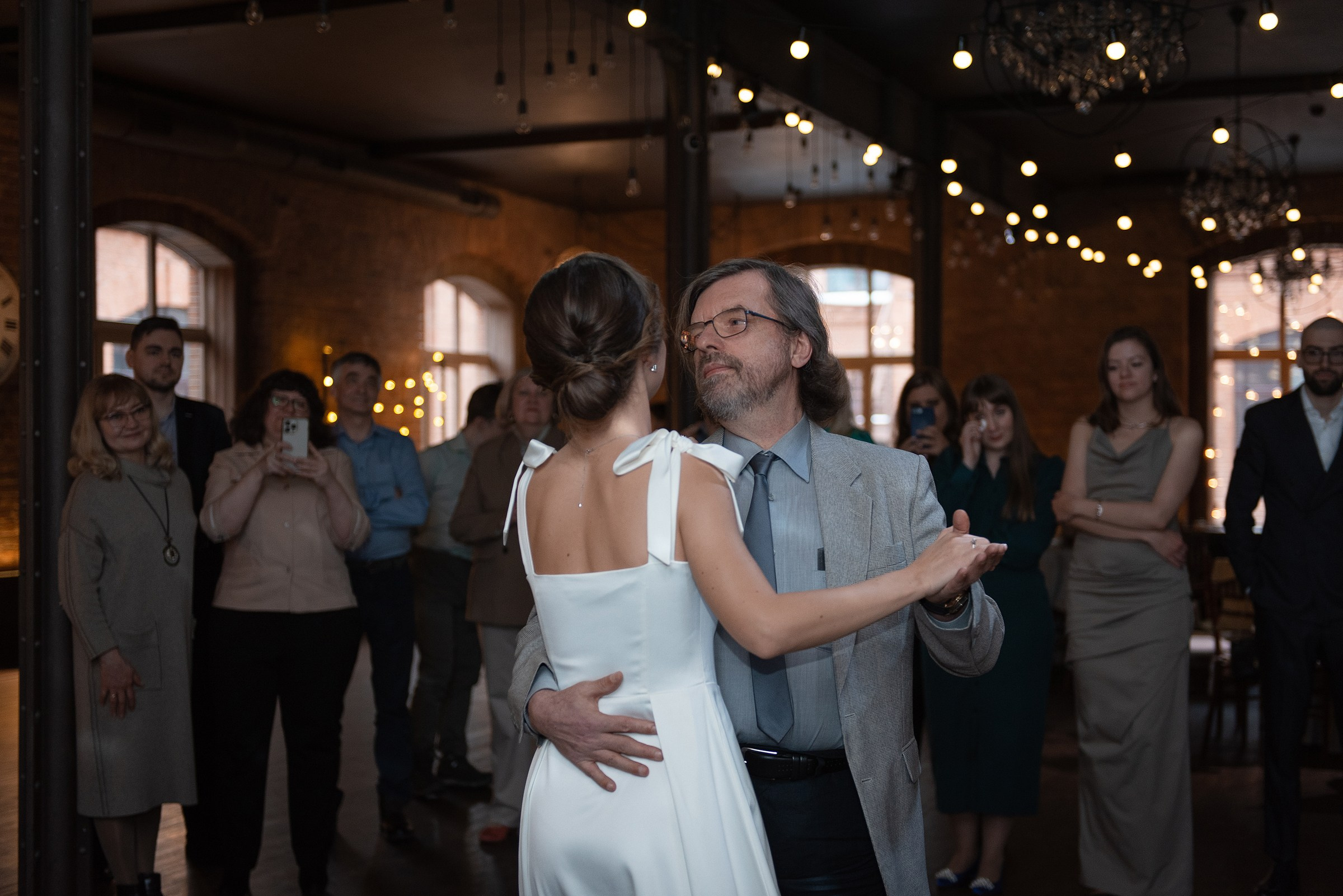 свадебный банкет в весеннем лофте