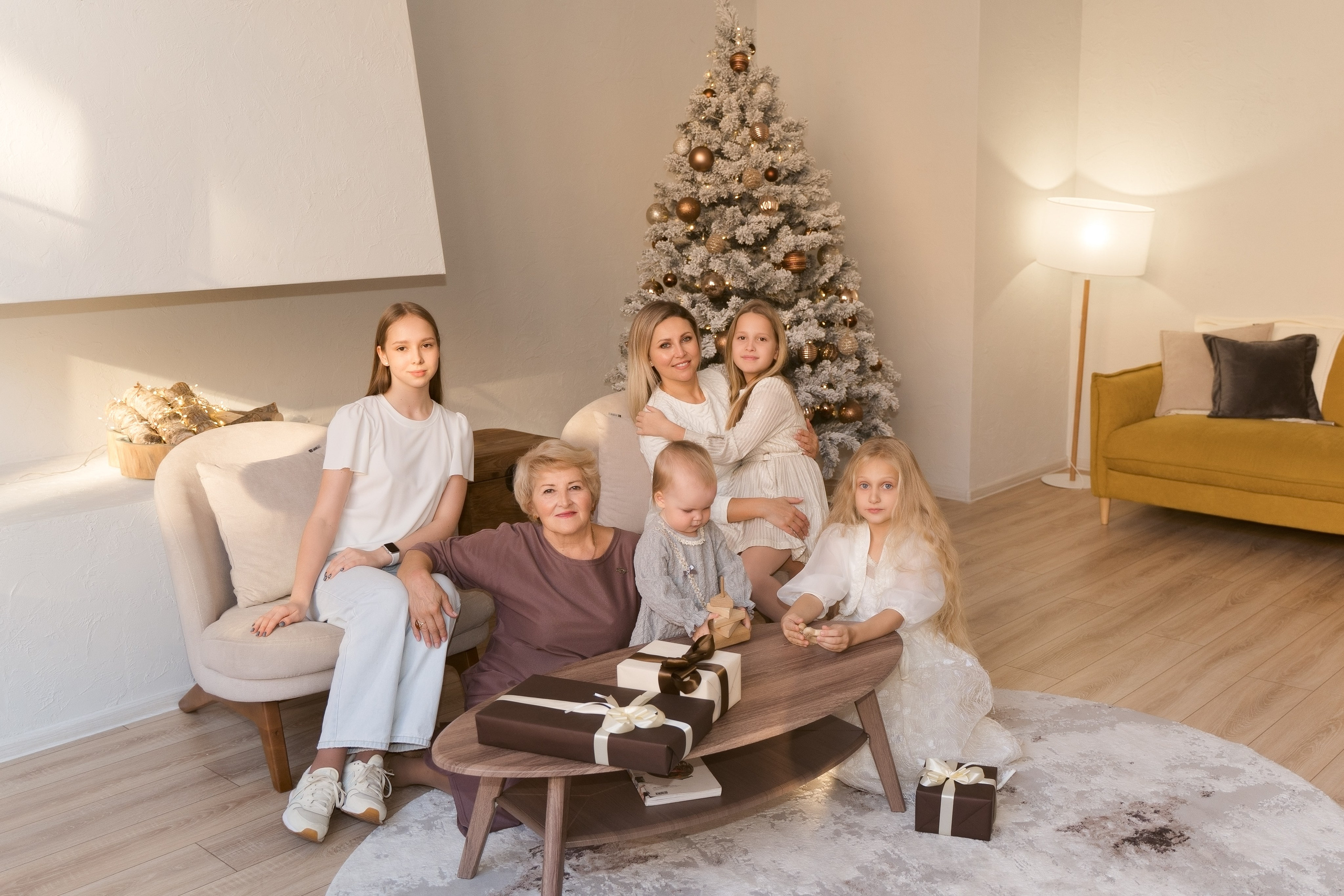 Бабушка и внуки. Nadia Fay