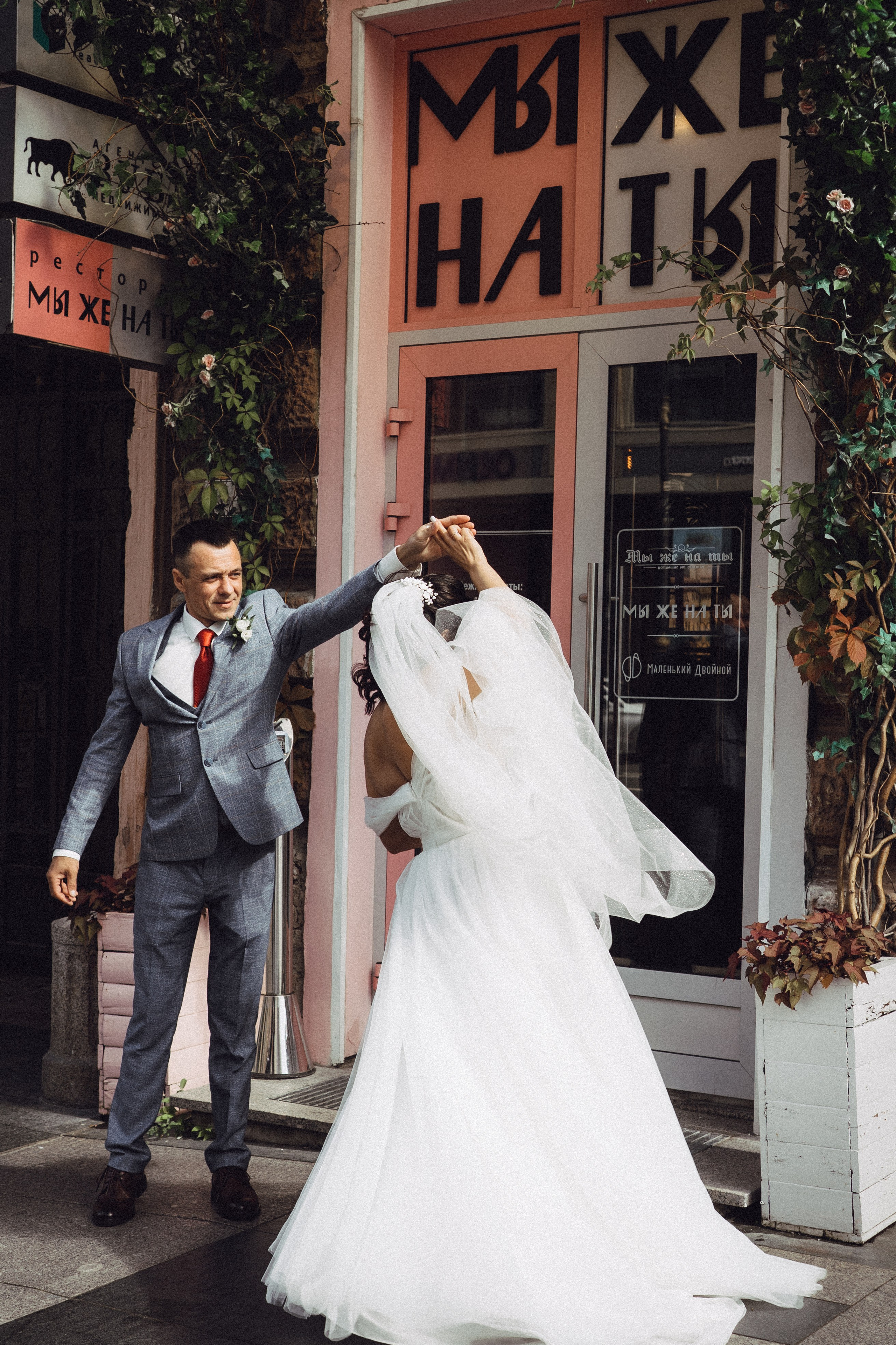 СВАДЕБНАЯ ПРОГУЛКА РЕСТОРАН МЫ ЖЕ НА ТЫ И ФОТОСЕССИИЯ С АВТОМОБИЛЕМ. Профессиональный фотограф, Санкт-Петербург — Виктория Богомолова