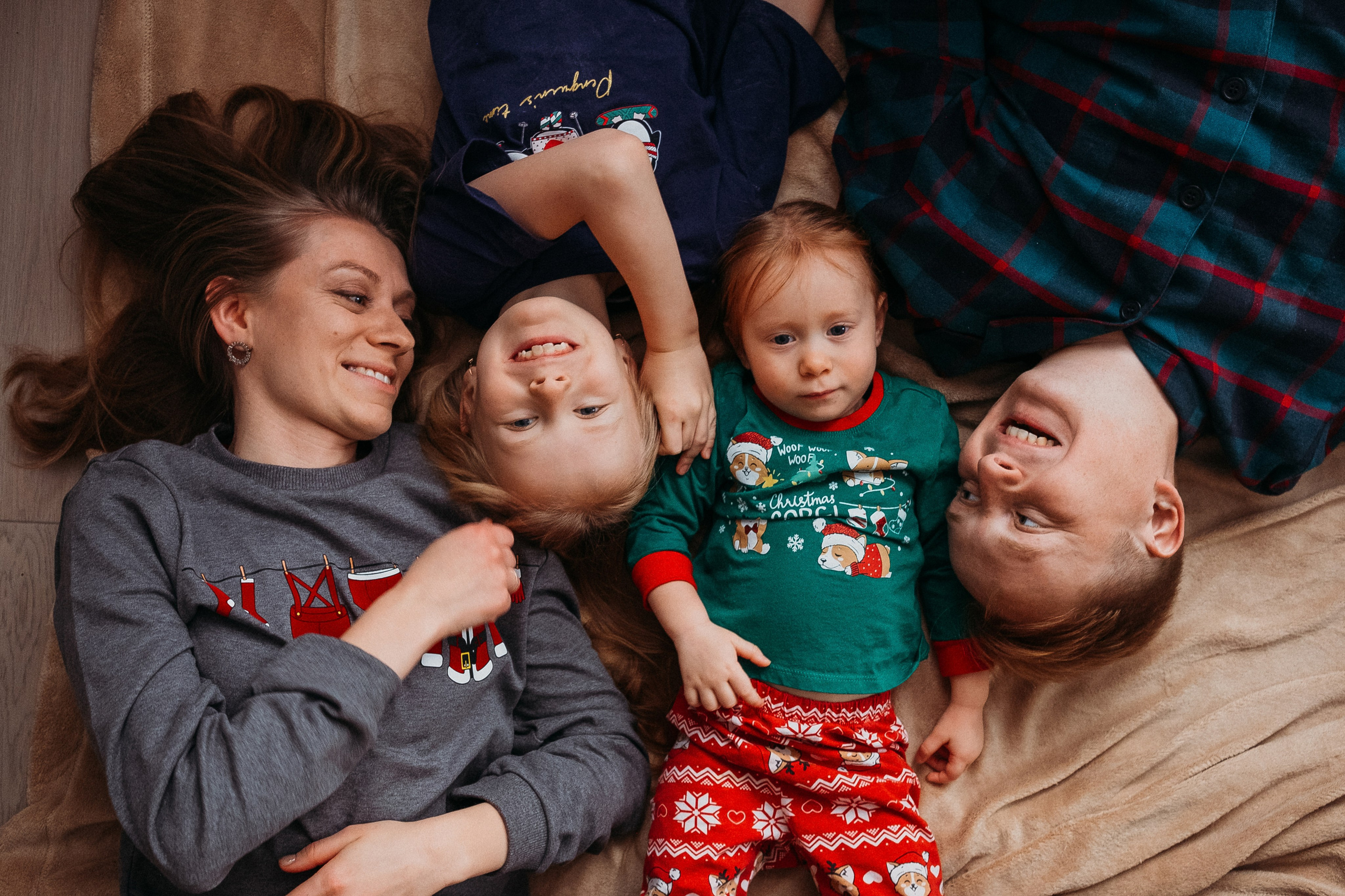 Новогодняя домашняя фотосессия. Семейный и детский фотограф в Санкт-Петербурге