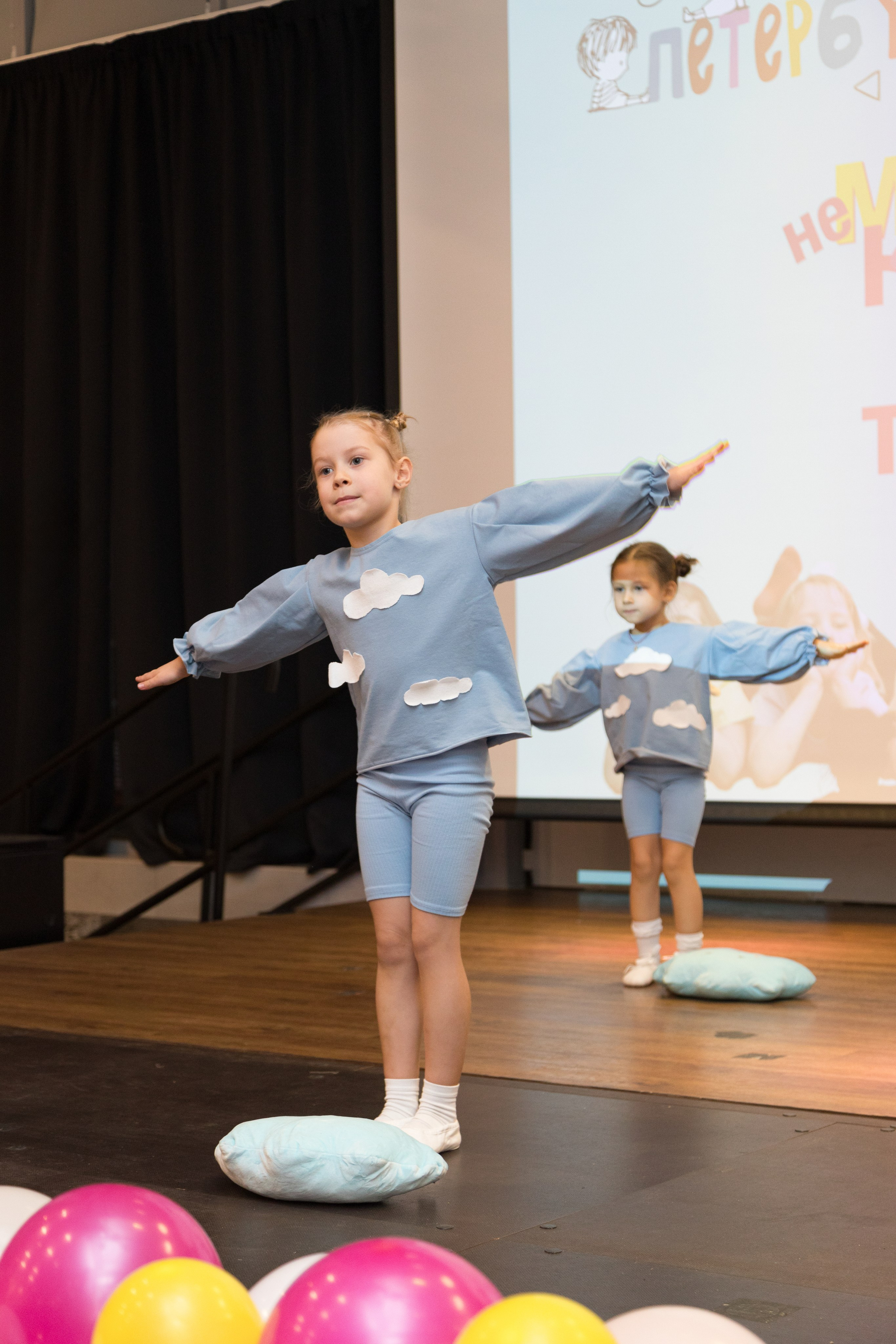 Отчетный концерт танцевального коллектива «ПЕТЕРБУРИКИ». Детский и контент фотограф Надя Волкова Санкт-Петербург