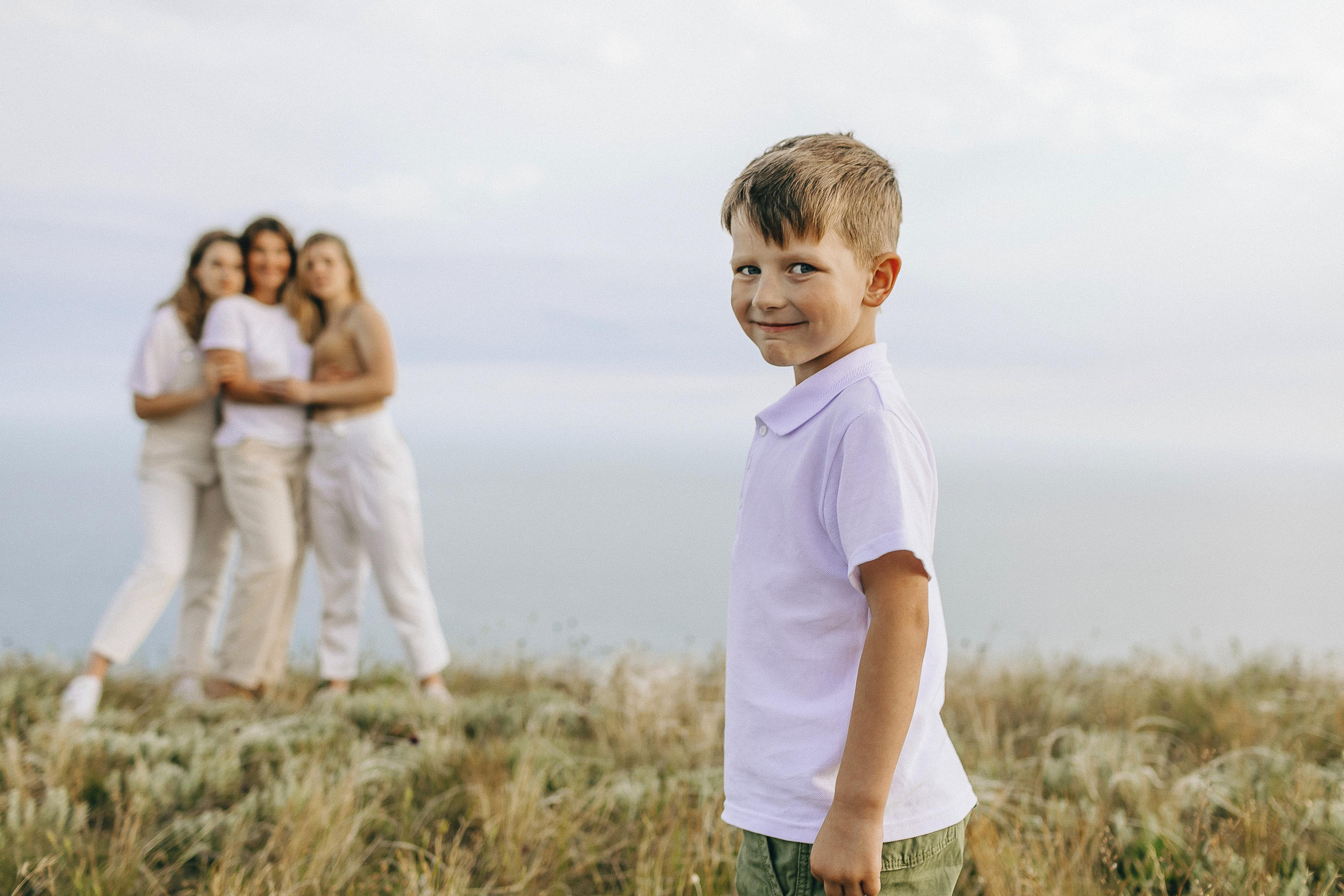 Мама с дочками гуляет по Крымским горам. Крым фото, отдых Крым, Севастополь фото, Свадьба фото, Олег Горбатко