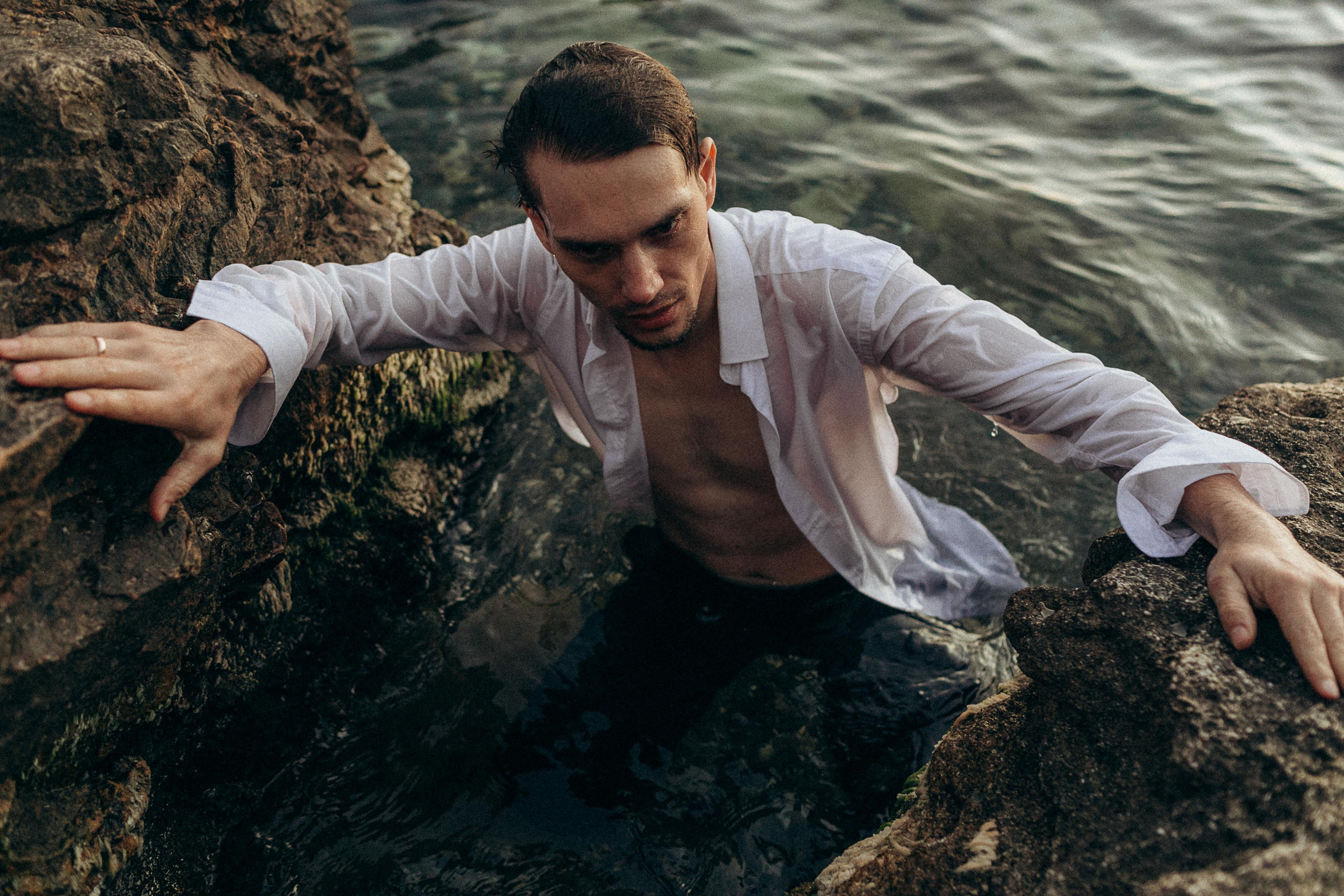 Фотосъемка для мужчин в Крыму у моря.