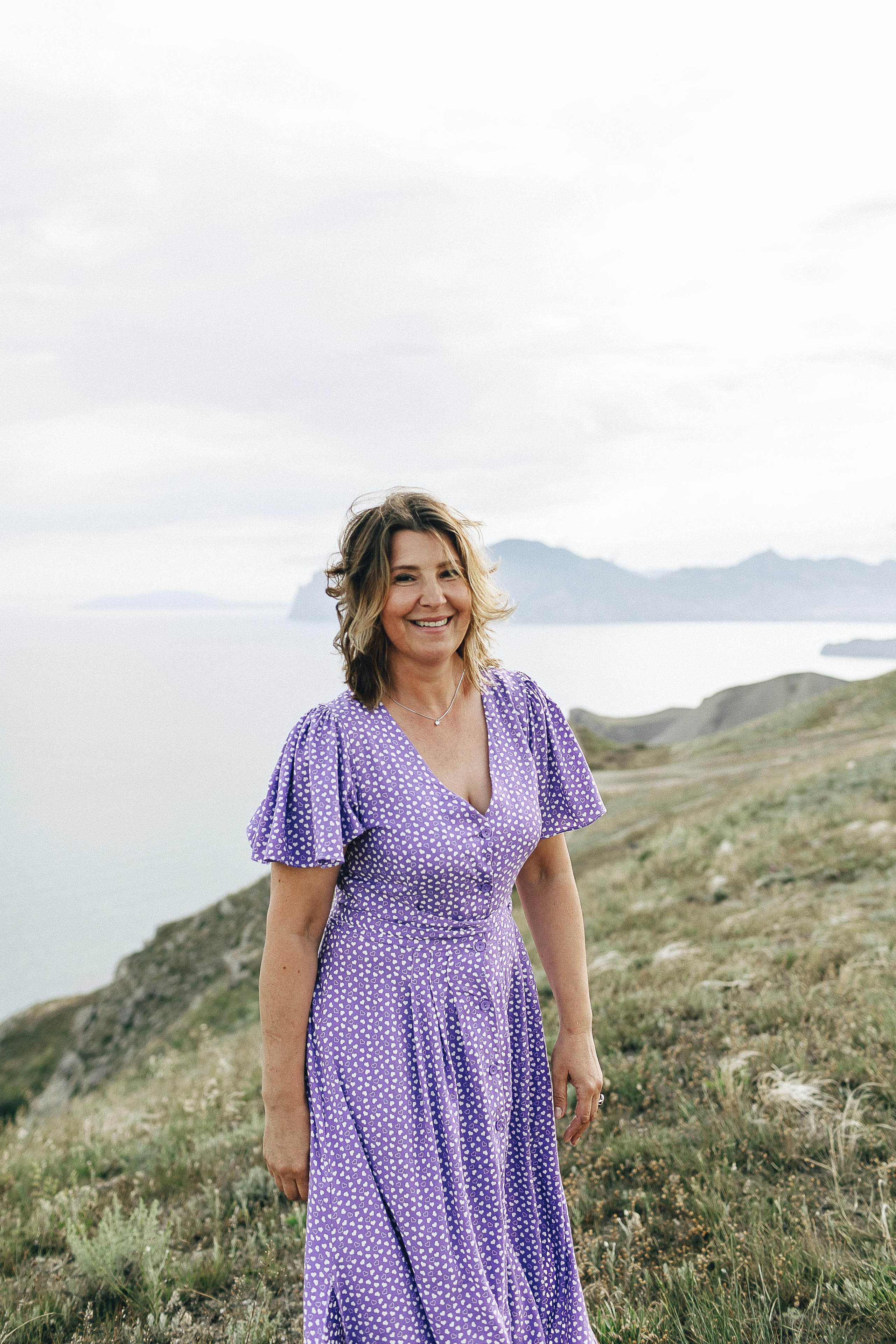 Мама с дочками гуляет по Крымским горам. Крым фото, отдых Крым, Севастополь фото, Свадьба фото, Олег Горбатко