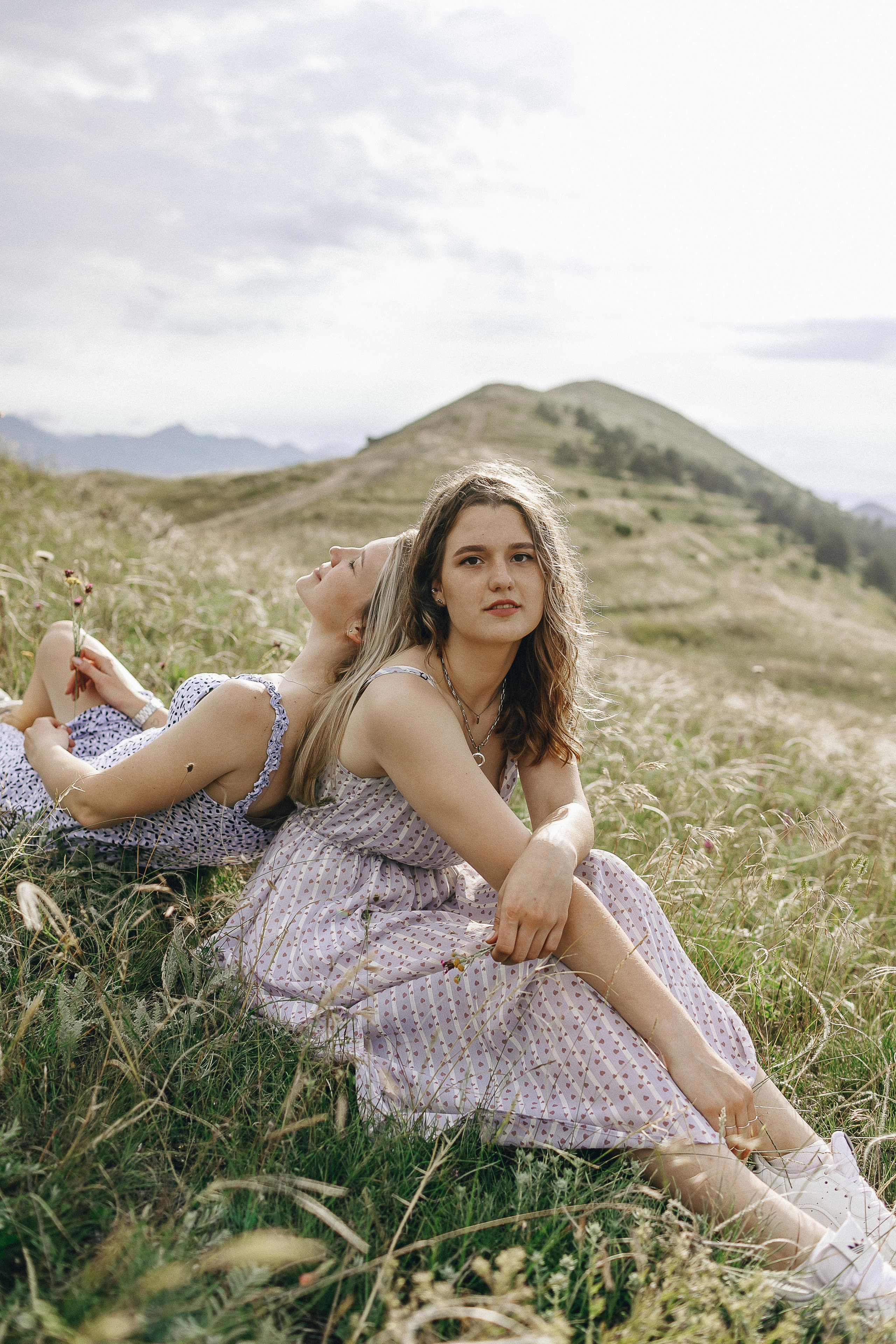 Мама с дочками гуляет по Крымским горам. Крым фото, отдых Крым, Севастополь фото, Свадьба фото, Олег Горбатко