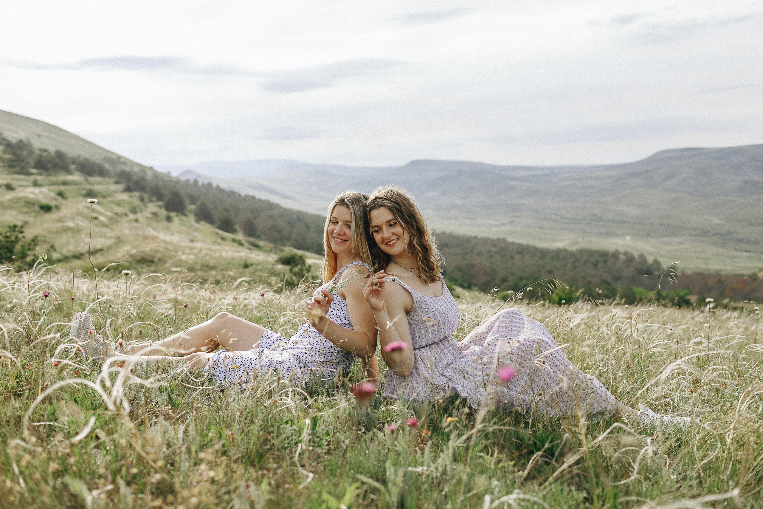 Мама с дочками гуляет по Крымским горам. Крым фото, отдых Крым, Севастополь фото, Свадьба фото, Олег Горбатко