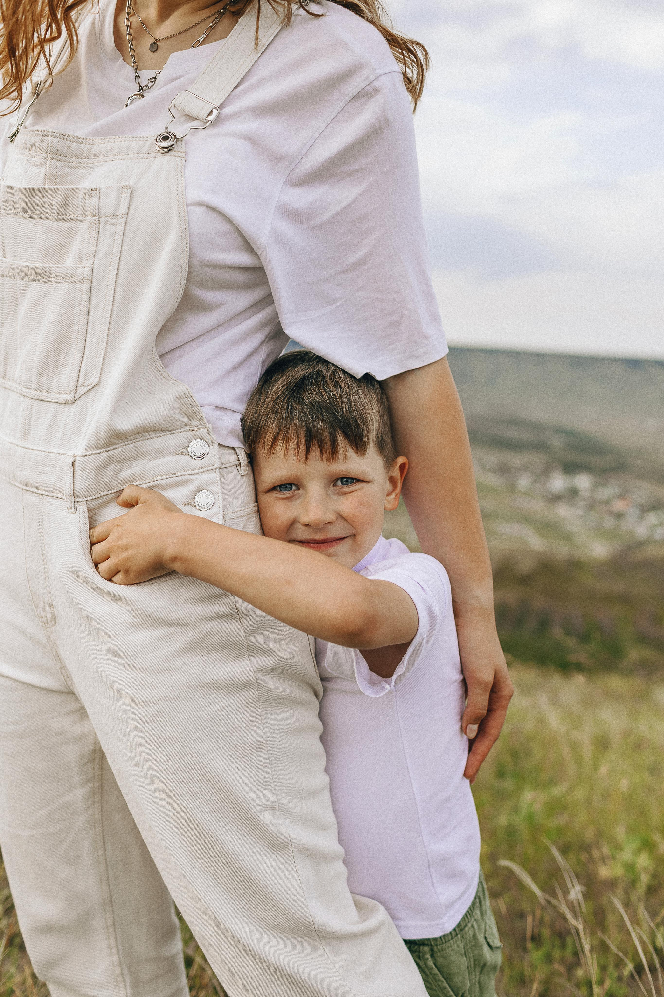 Мама с дочками гуляет по Крымским горам. Крым фото, отдых Крым, Севастополь фото, Свадьба фото, Олег Горбатко