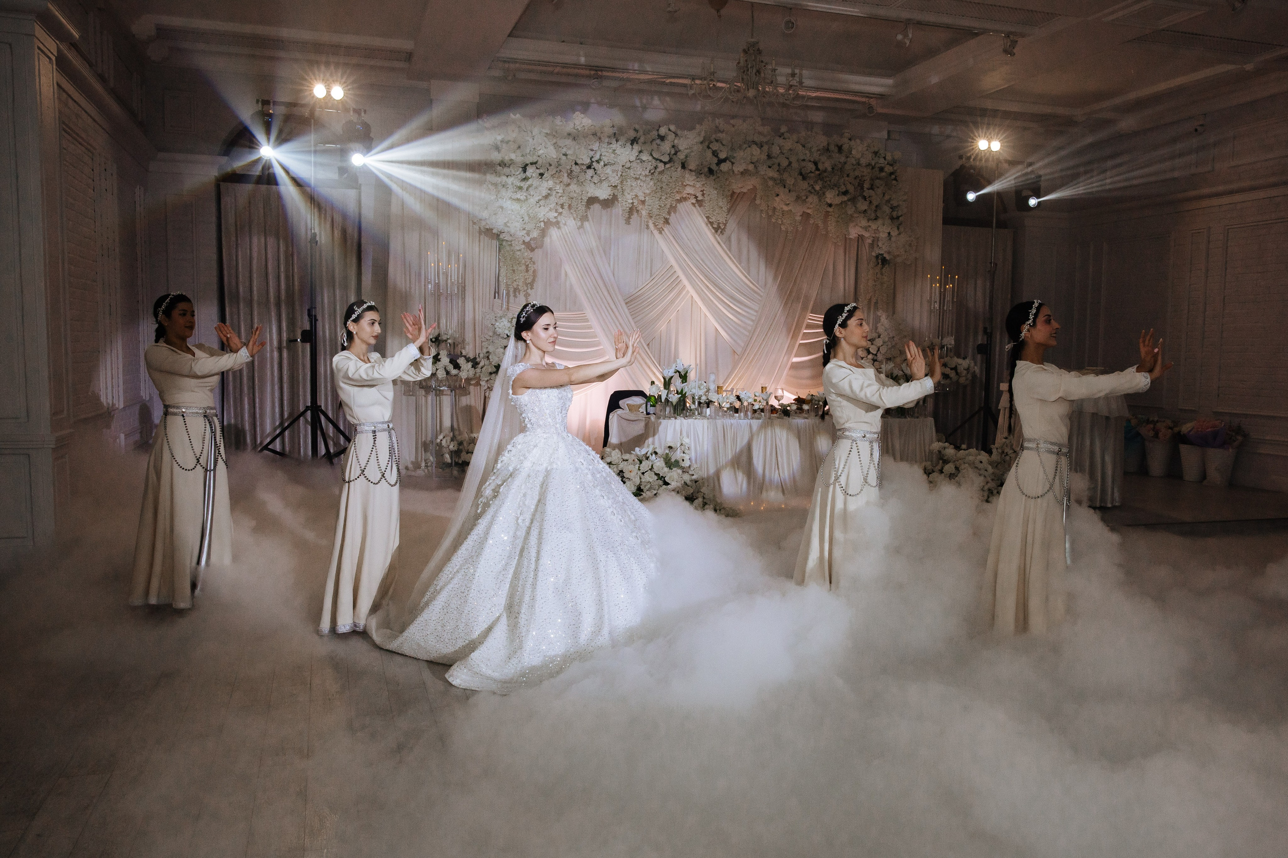 Свадебные съемки. Профессиональный фотограф и видеооператор