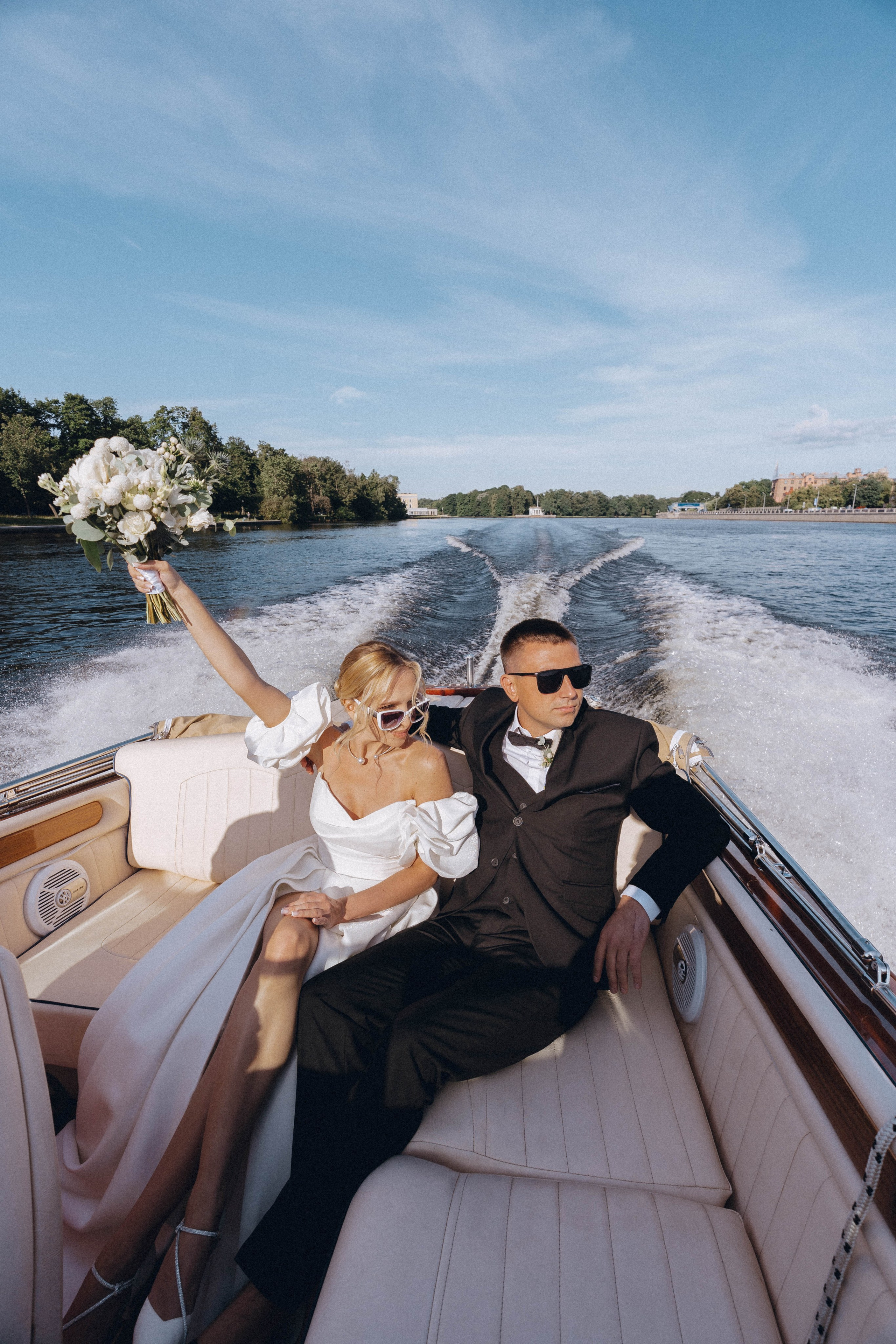 СВАДЕНБНАЯ СЬЕМКА НА КАТЕРЕ ПО КАНАЛАМ САНКТ-ПЕТЕРБУРГА И В АКВАТОРИИ НЕВЫ. Профессиональный фотограф, Санкт-Петербург — Виктория Богомолова