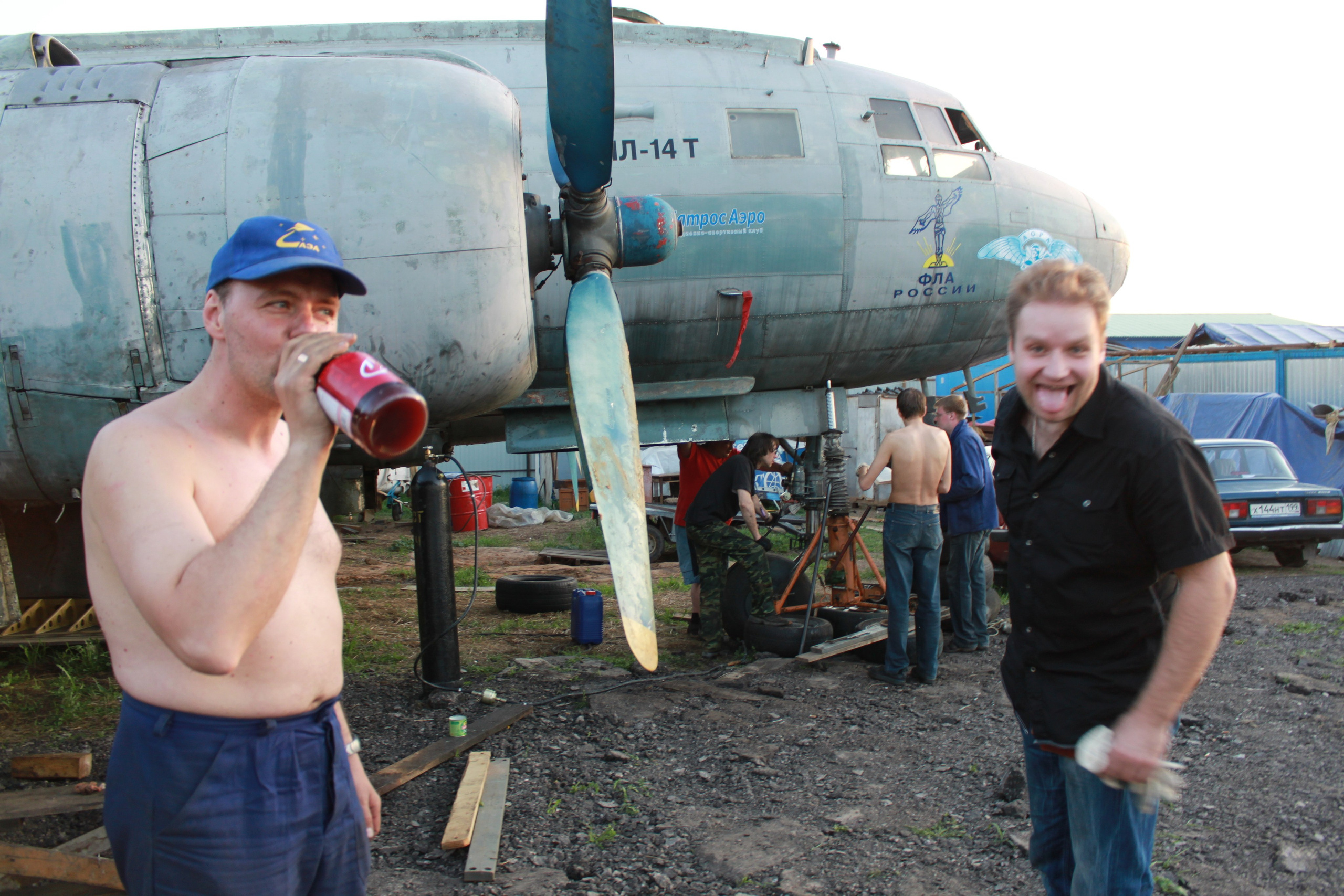 Ил-14Т «Голубая Мечта» работы в Тушино (2011 г.). Фотоальбом показывающий увлекательный мир авиации и мир медведей Андрея Иванова