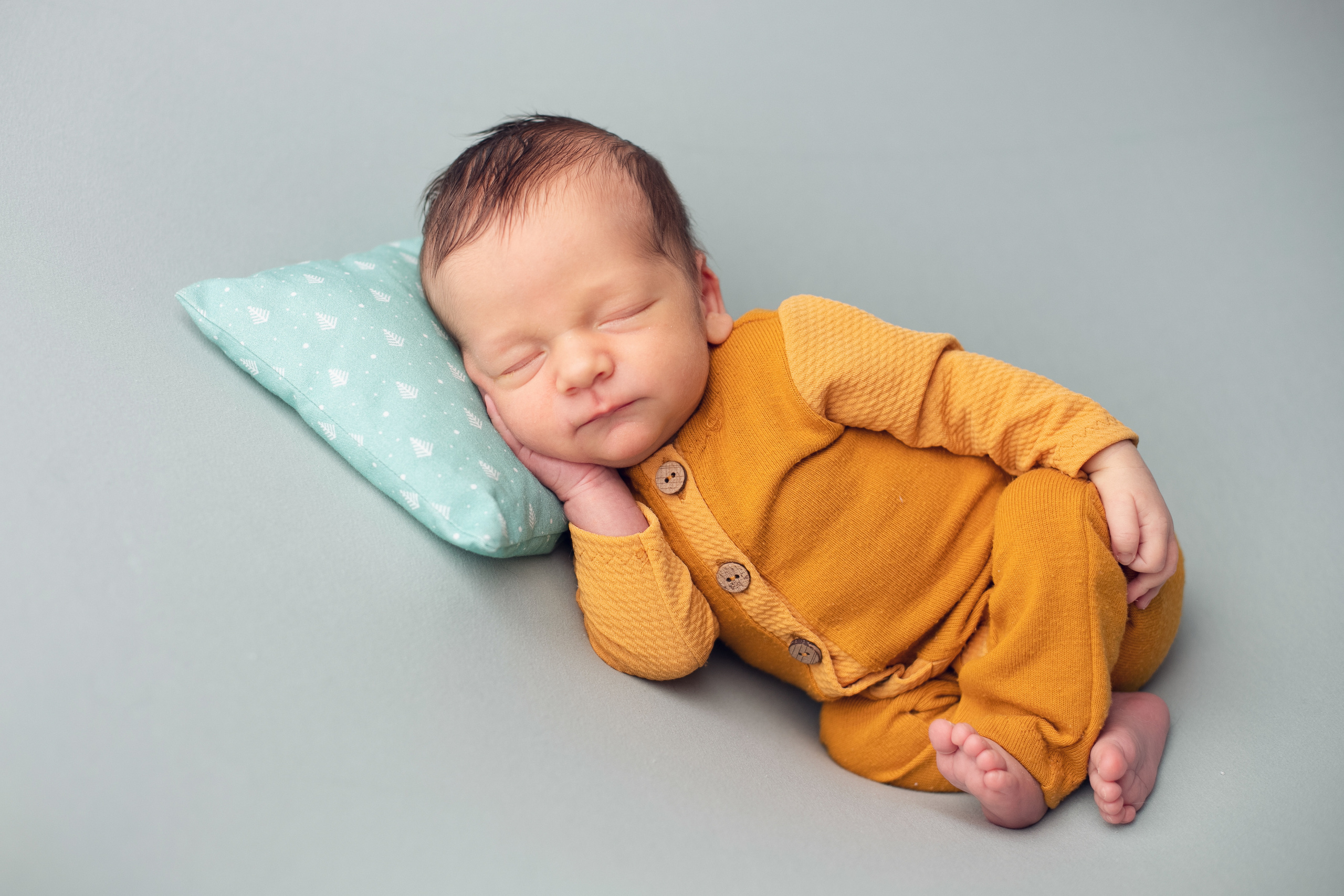 Фотограф новорожденных в г. Россошь Виктория Нечепуренко