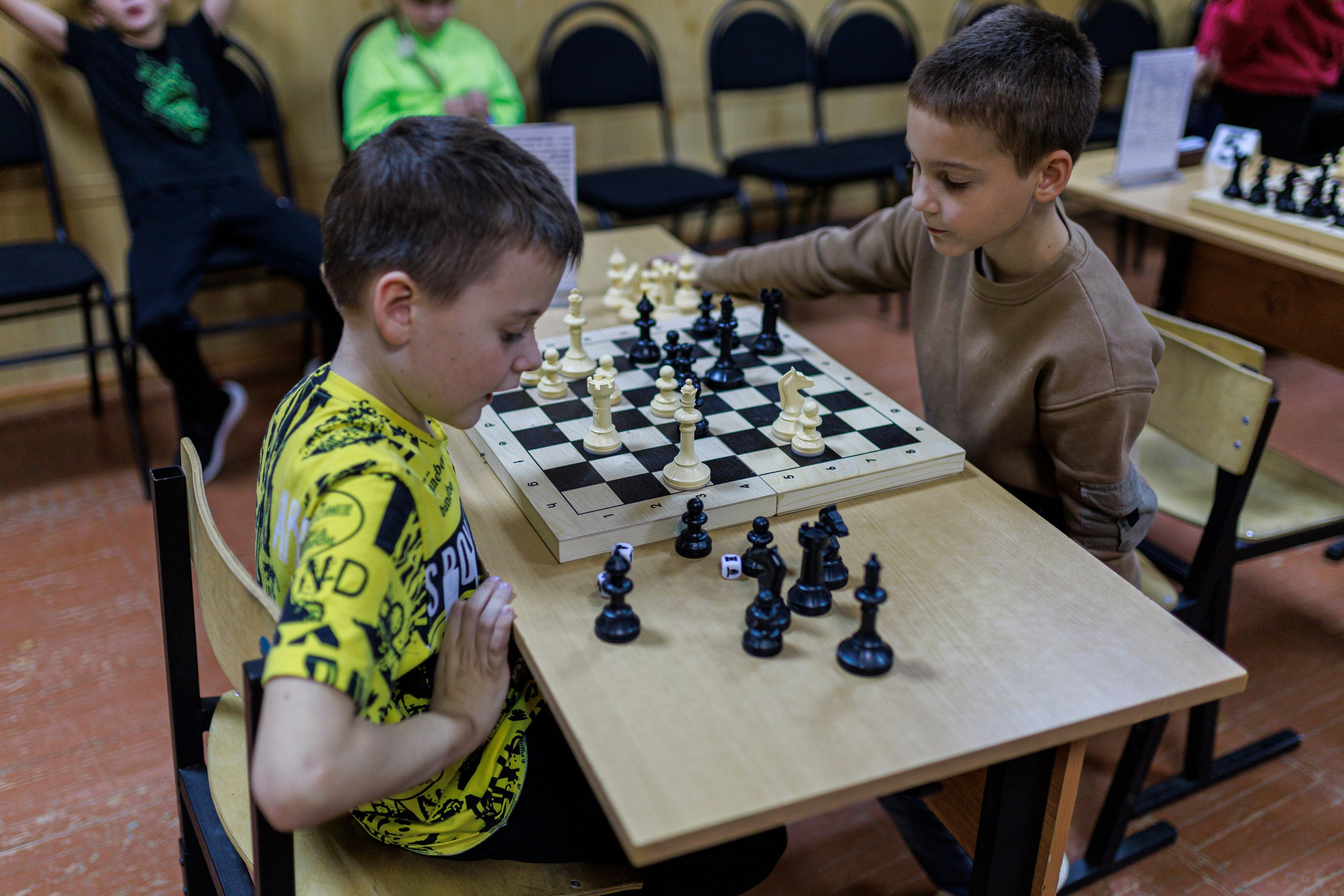 Репортажная сьёмка игры в шахматы в детском доме. Семейный и детский фотограф в Рязани Васюгова Мария
