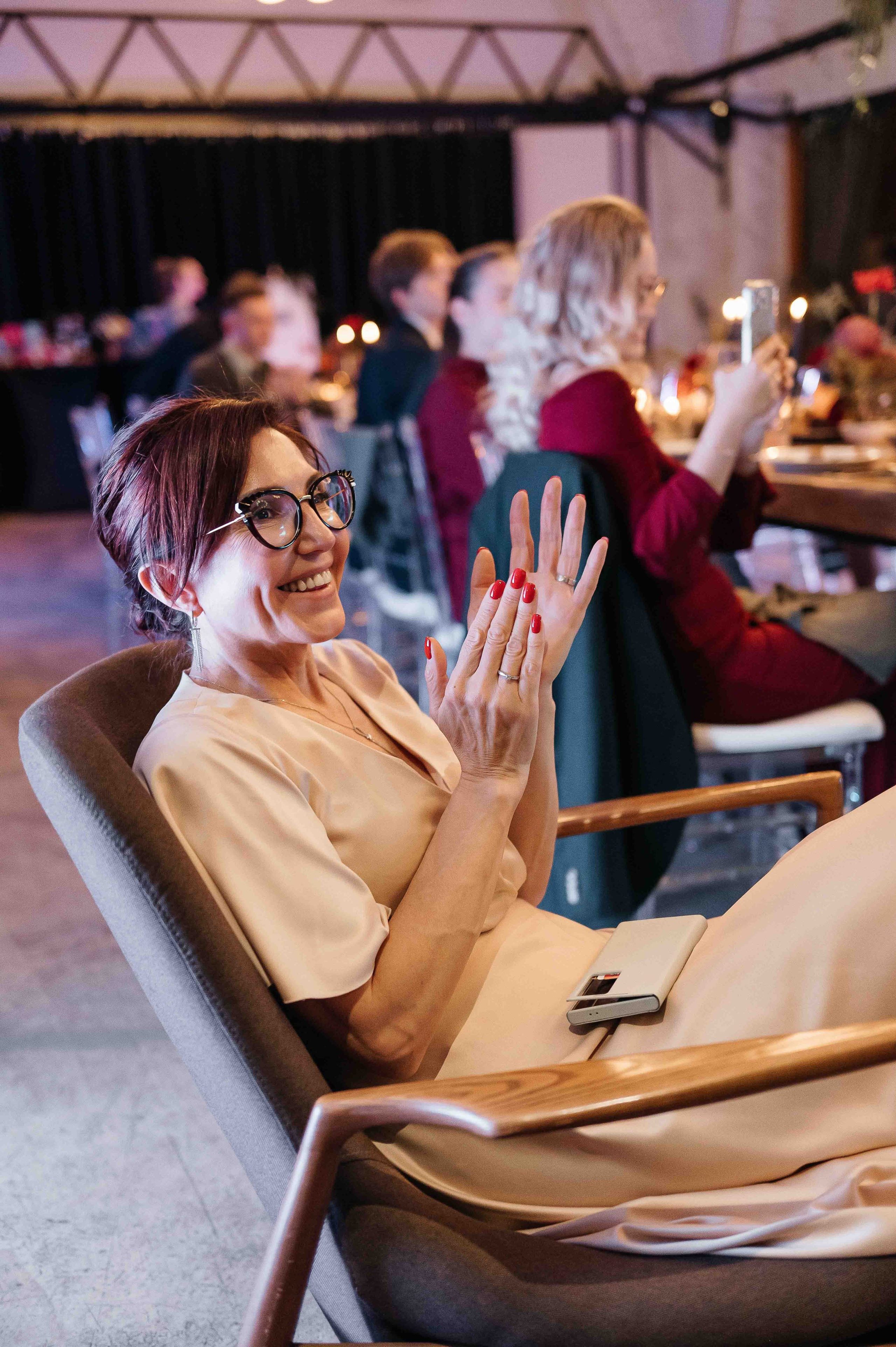 Утро невесты в гостинице. Свадебный и семейный фотограф в Котласе Никита Попов