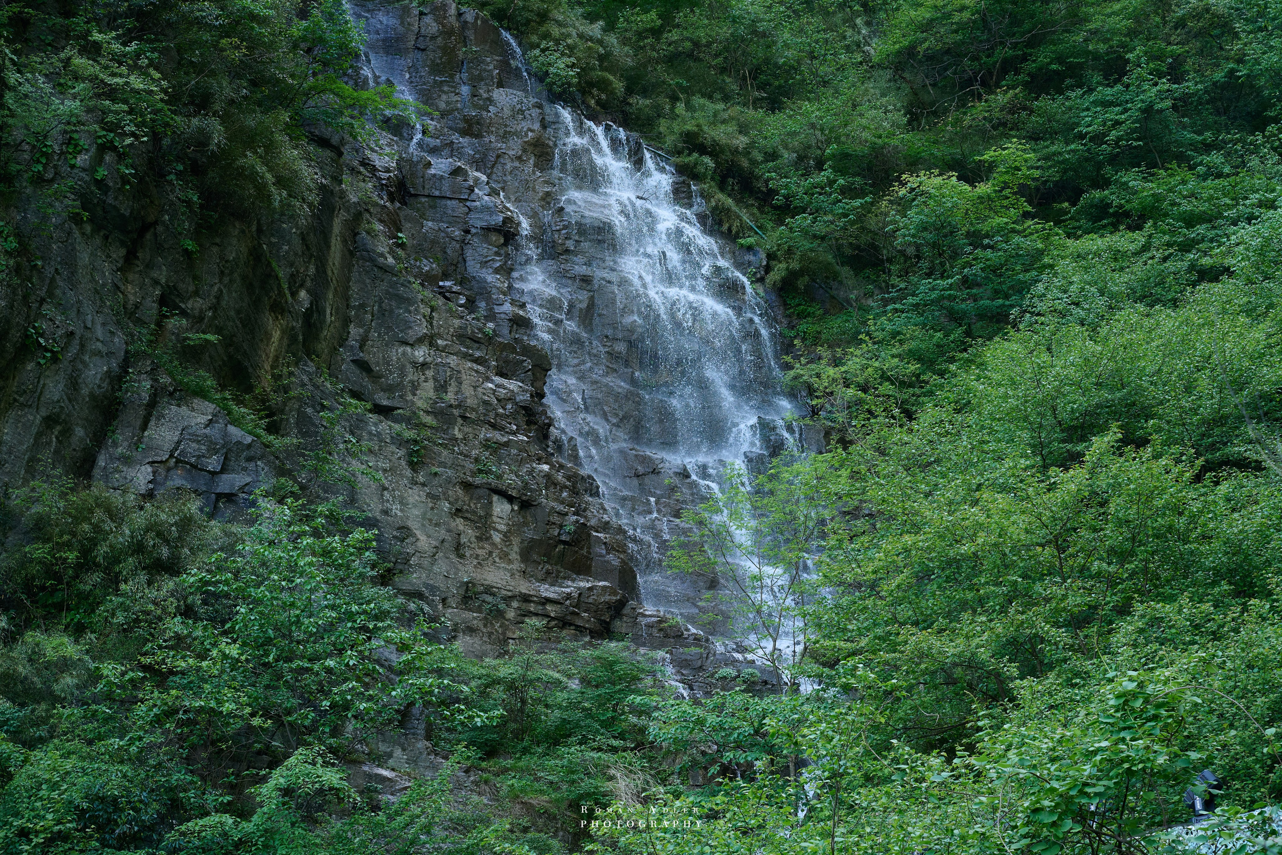 Гора Тяньмэнь (кит. 天门山, Tiānmén Shān). Photographer Roman Adler