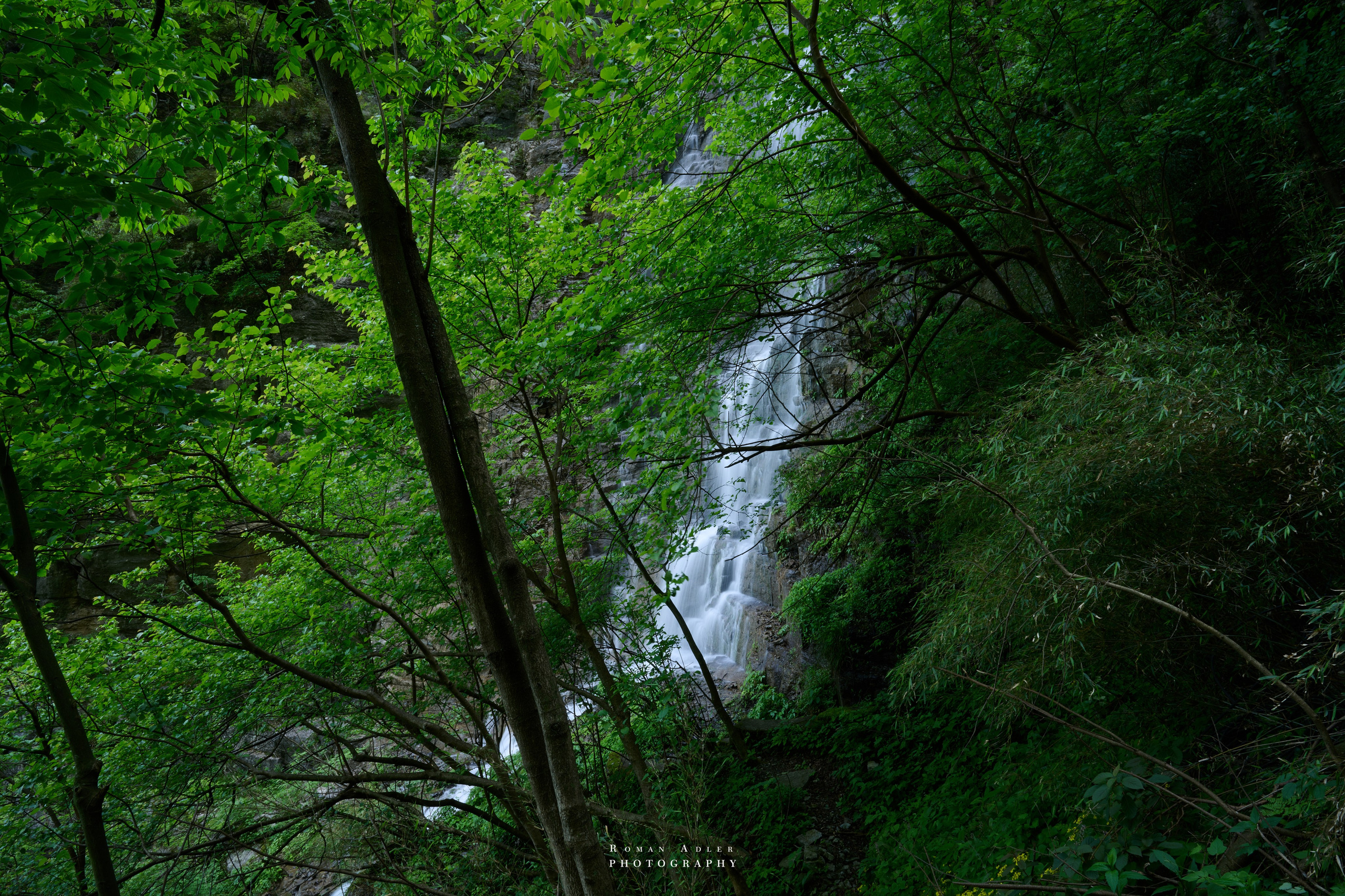 Гора Тяньмэнь (кит. 天门山, Tiānmén Shān). Photographer Roman Adler