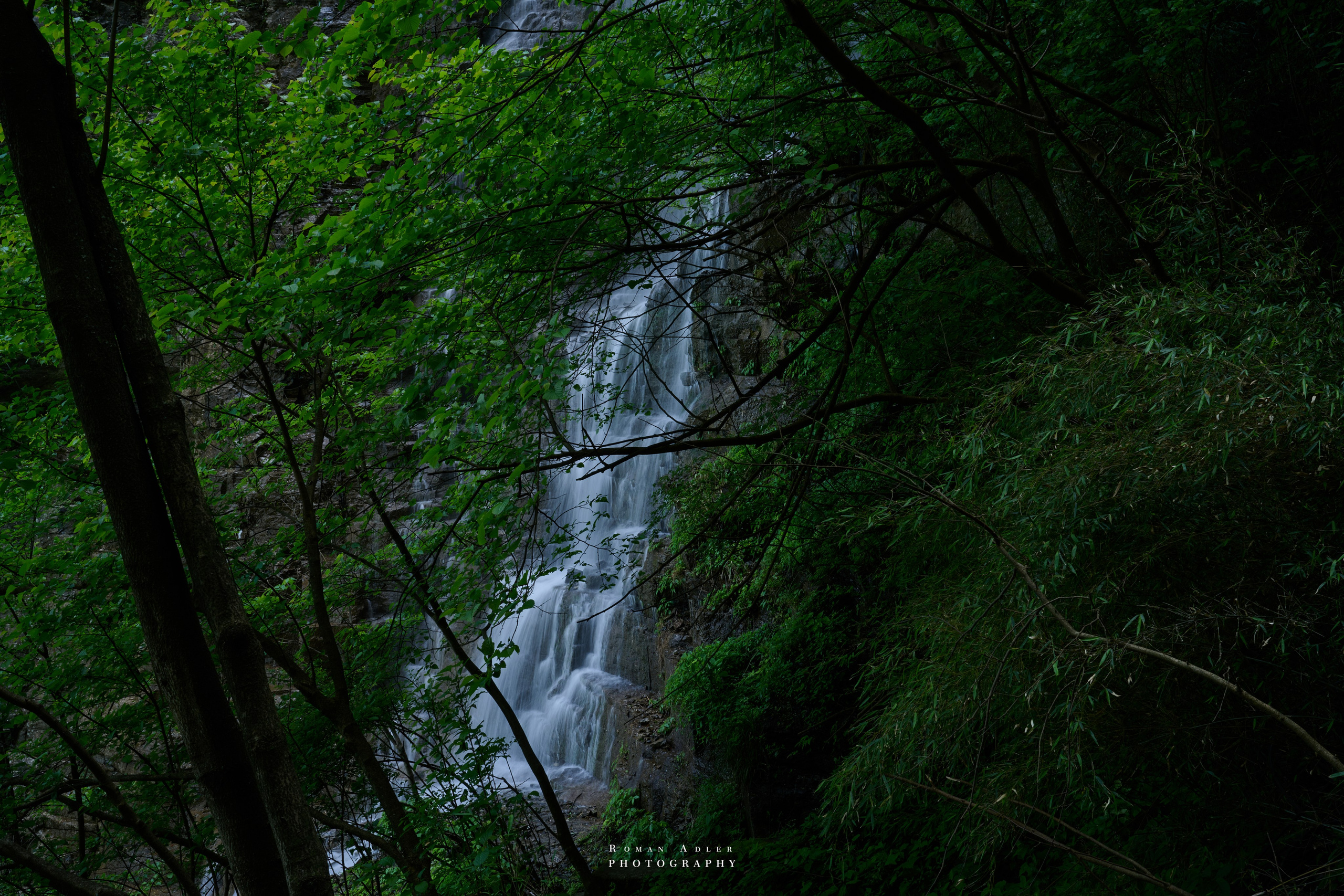 Гора Тяньмэнь (кит. 天门山, Tiānmén Shān). Photographer Roman Adler