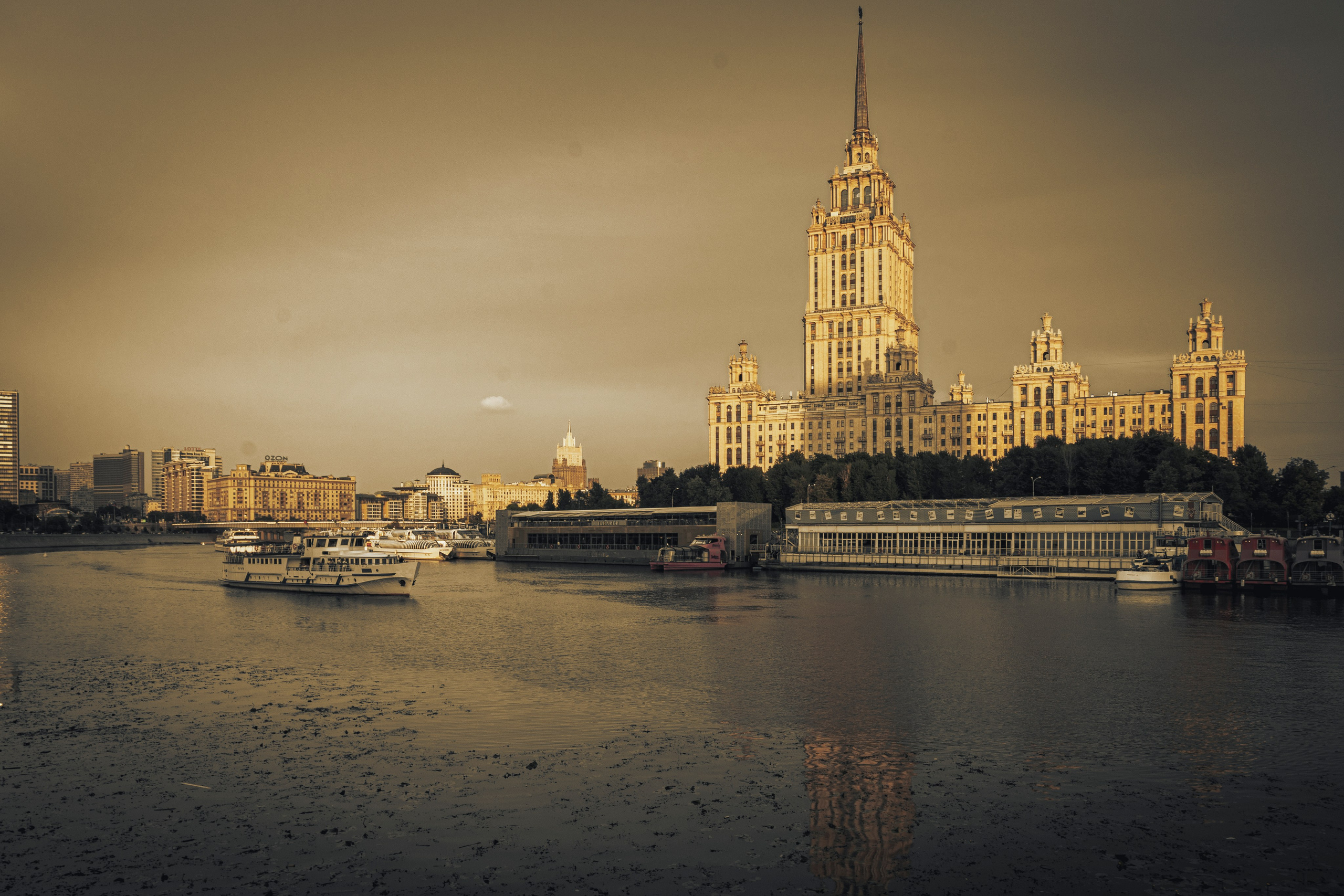 Фотопрогулка. Москва. Июль 2023. Фотограф Роман Адлер