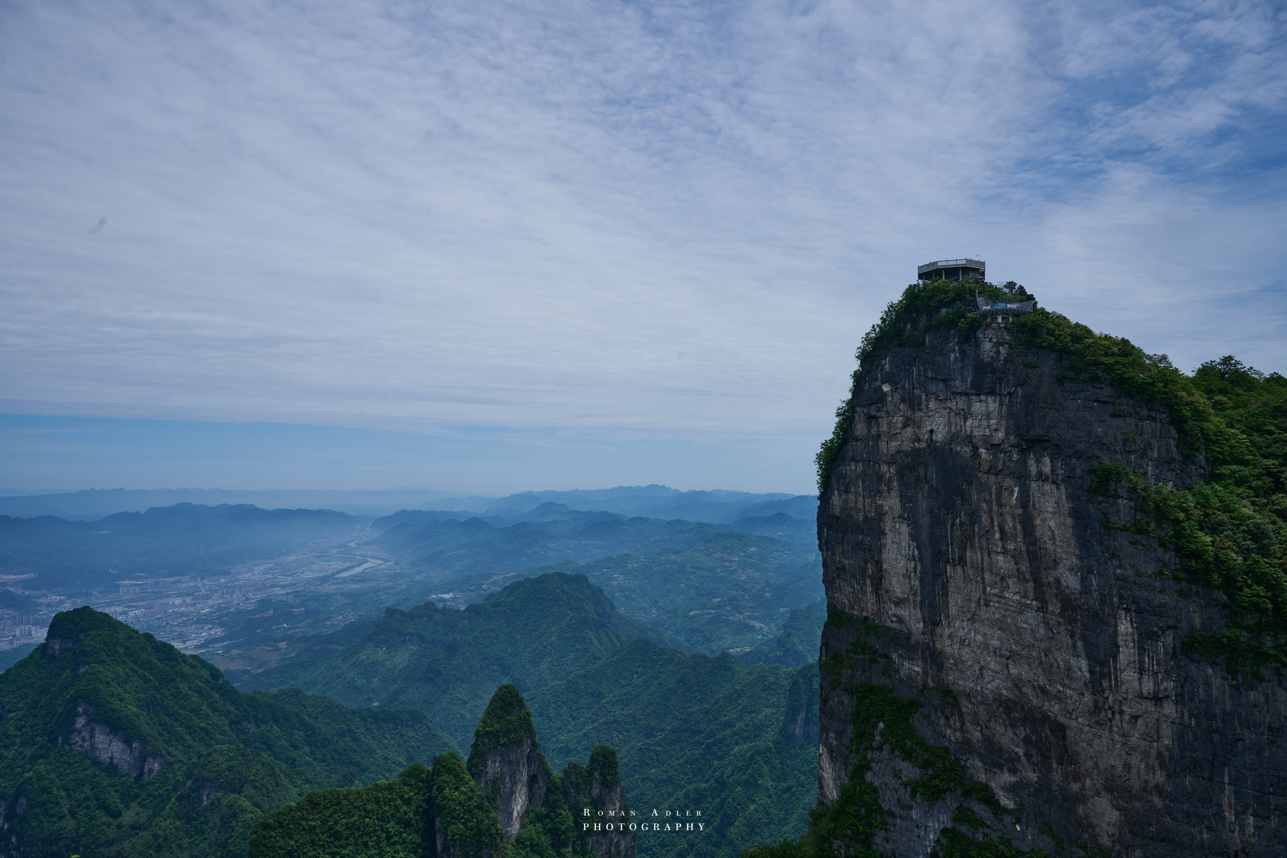 Гора Тяньмэнь (кит. 天门山, Tiānmén Shān). Photographer Roman Adler