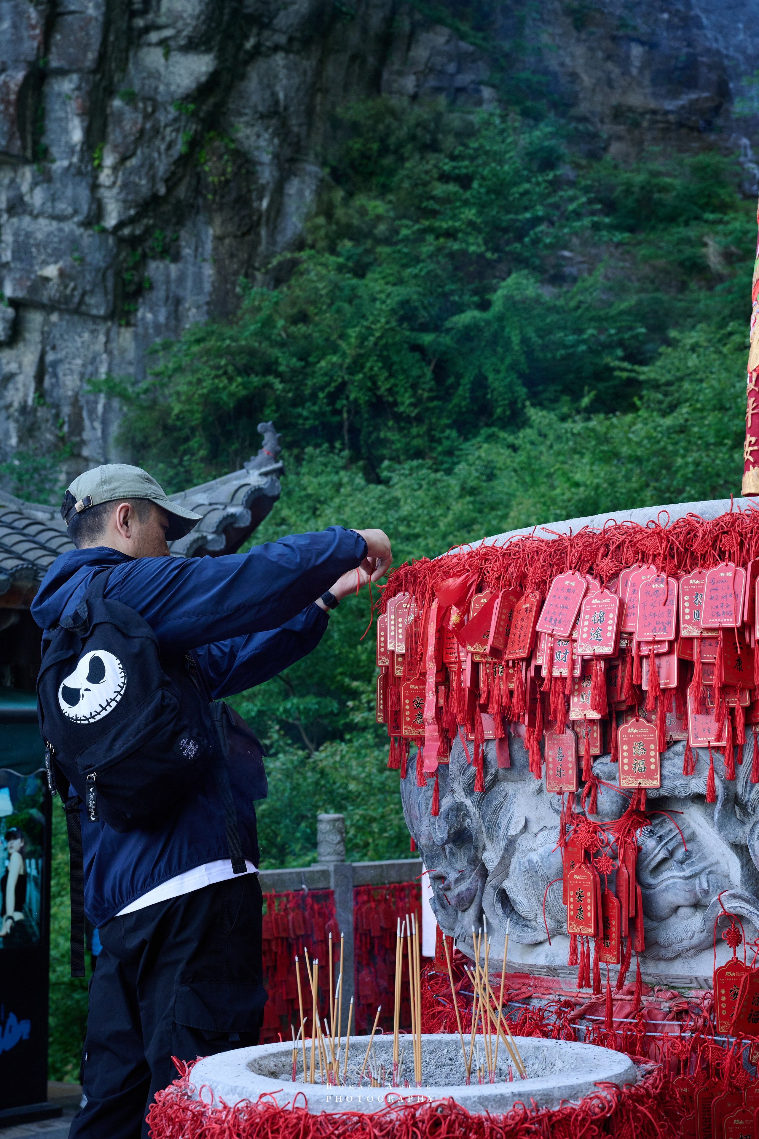 Гора Тяньмэнь (кит. 天门山, Tiānmén Shān). Photographer Roman Adler