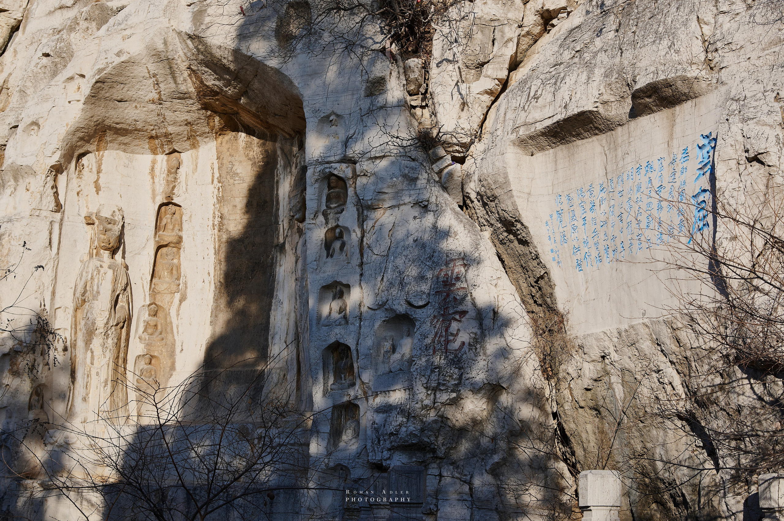 Рассвет на храмовой горе Юнмень. Цинчжоу. Фотограф Роман Адлер