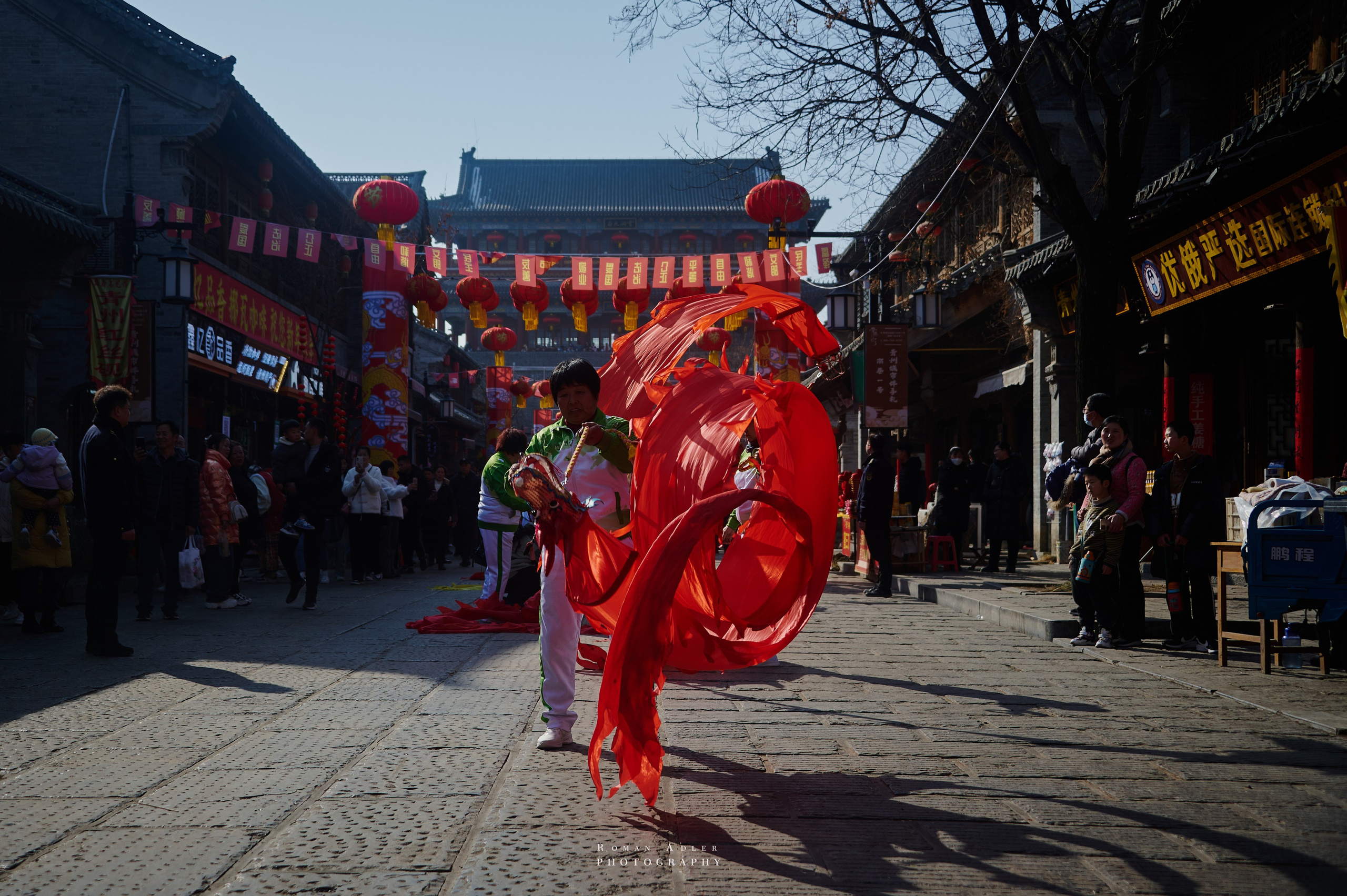 Новогодний парад в Цинчжоу. Китай. Фотограф Роман Адлер