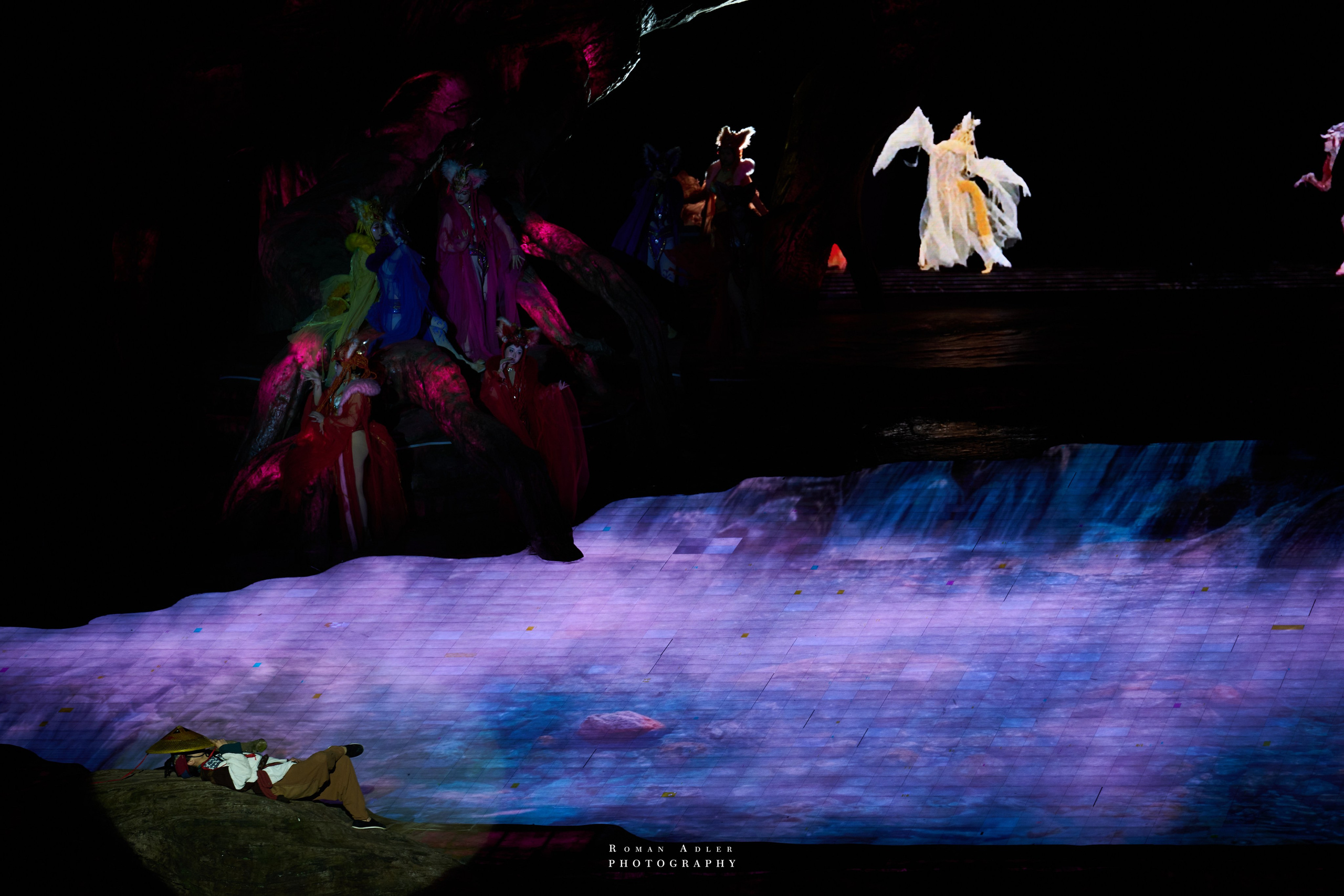 Театр Лисы. 摄影师罗曼·阿德勒