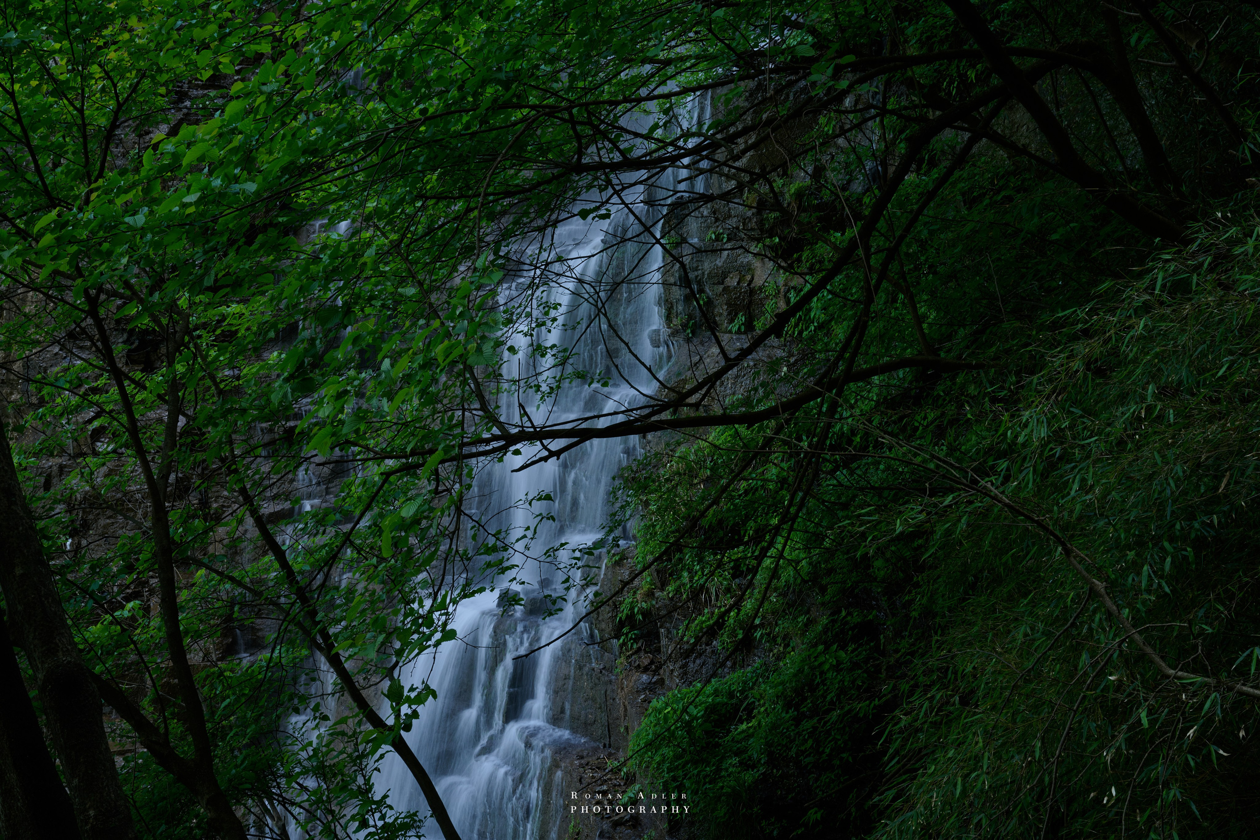 Гора Тяньмэнь (кит. 天门山, Tiānmén Shān). Photographer Roman Adler