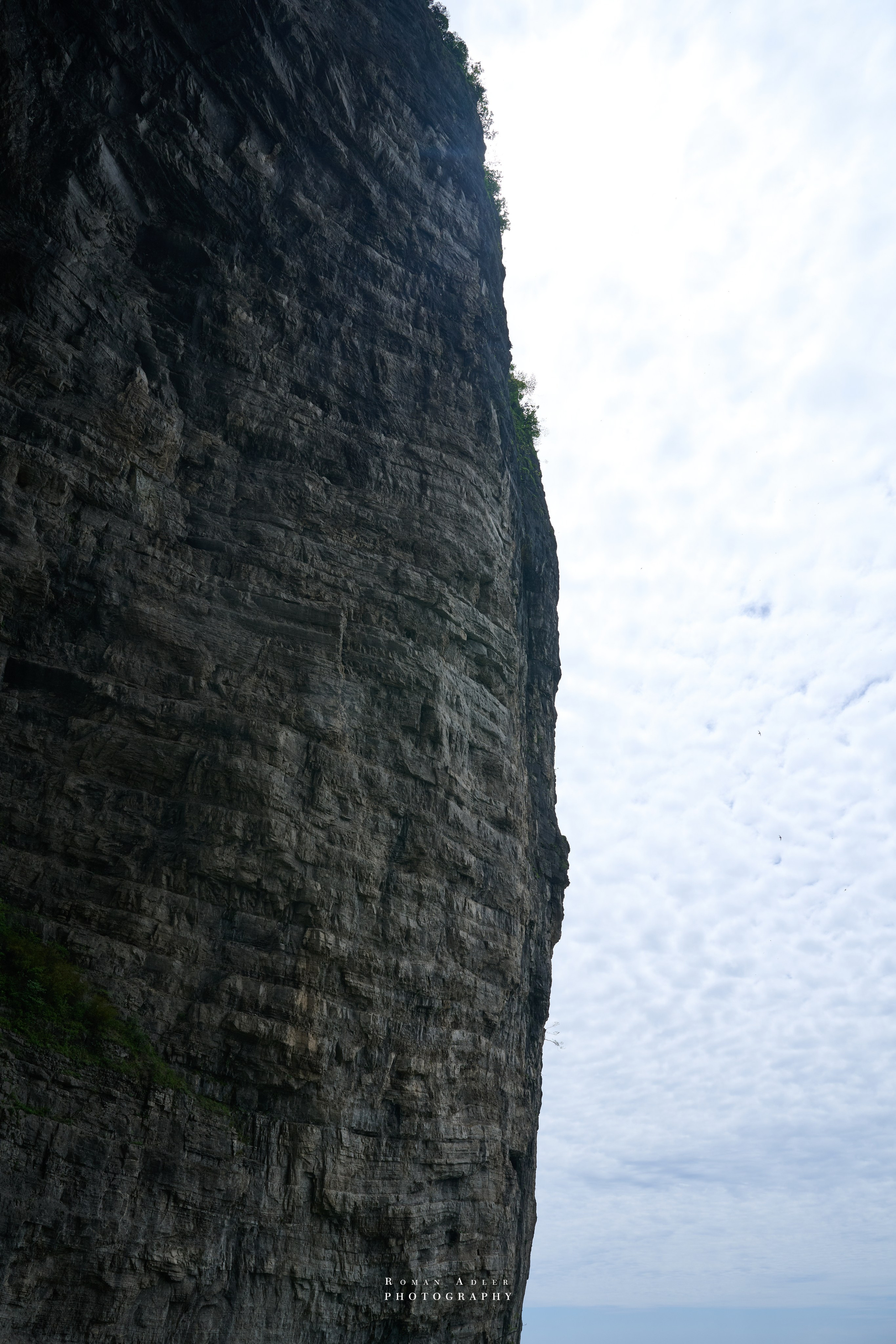 Гора Тяньмэнь (кит. 天门山, Tiānmén Shān). Photographer Roman Adler