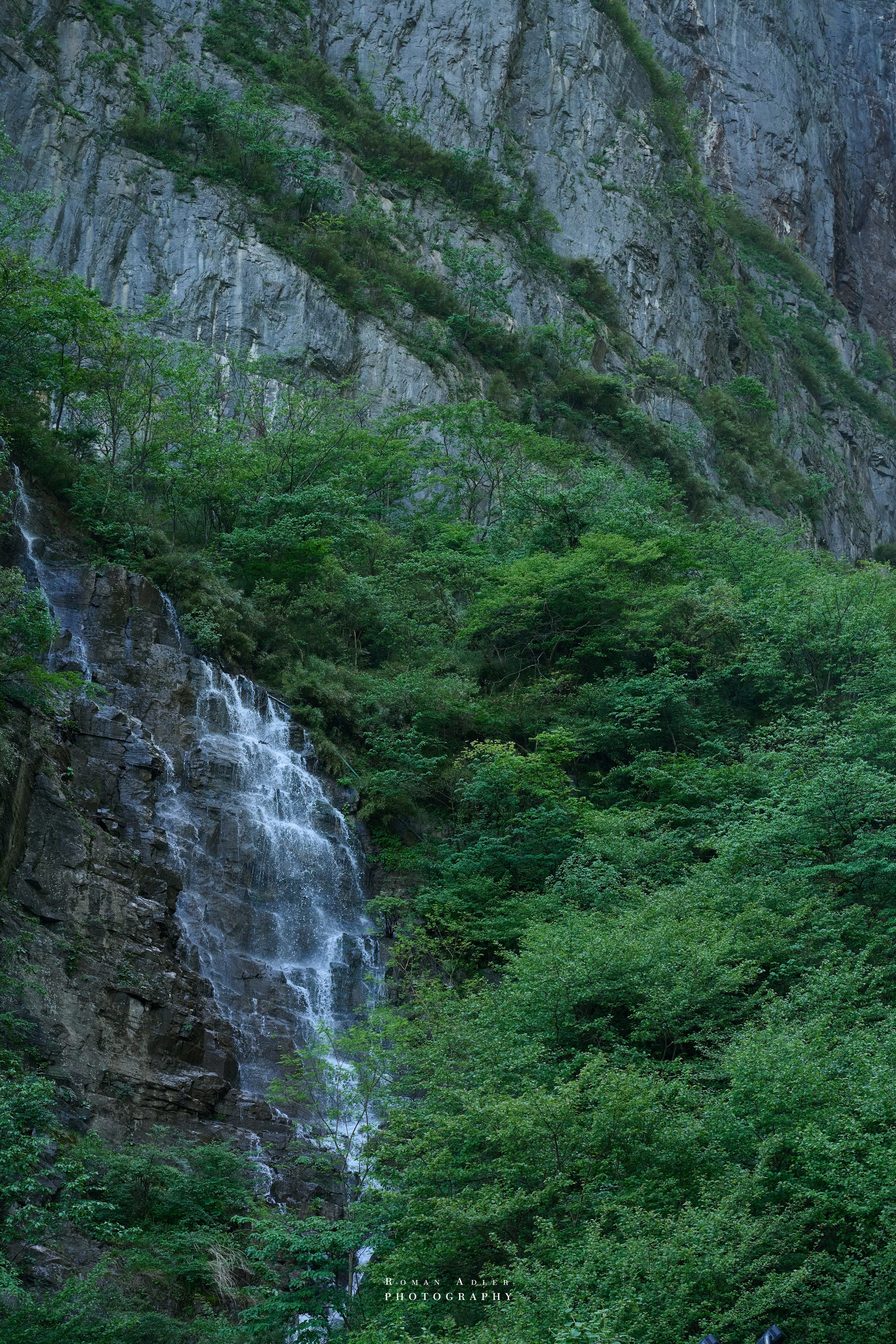Гора Тяньмэнь (кит. 天门山, Tiānmén Shān). Photographer Roman Adler