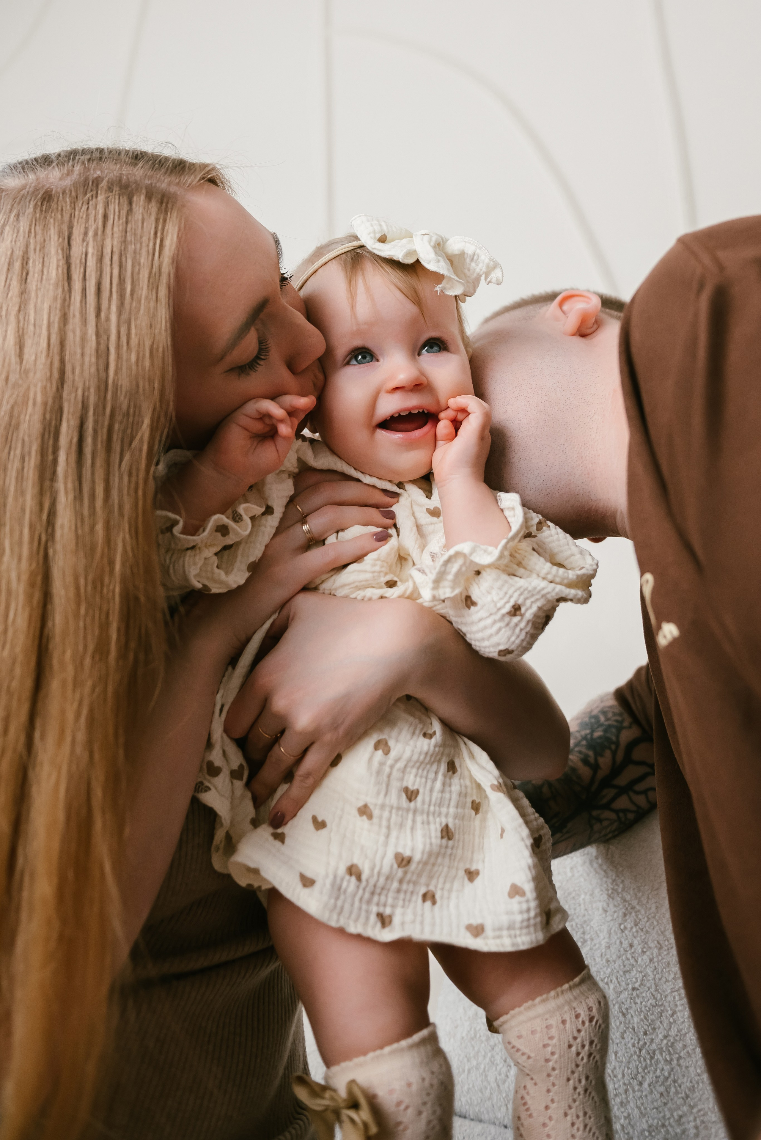 Семейная фотосессия в студии WOOD Кемерово