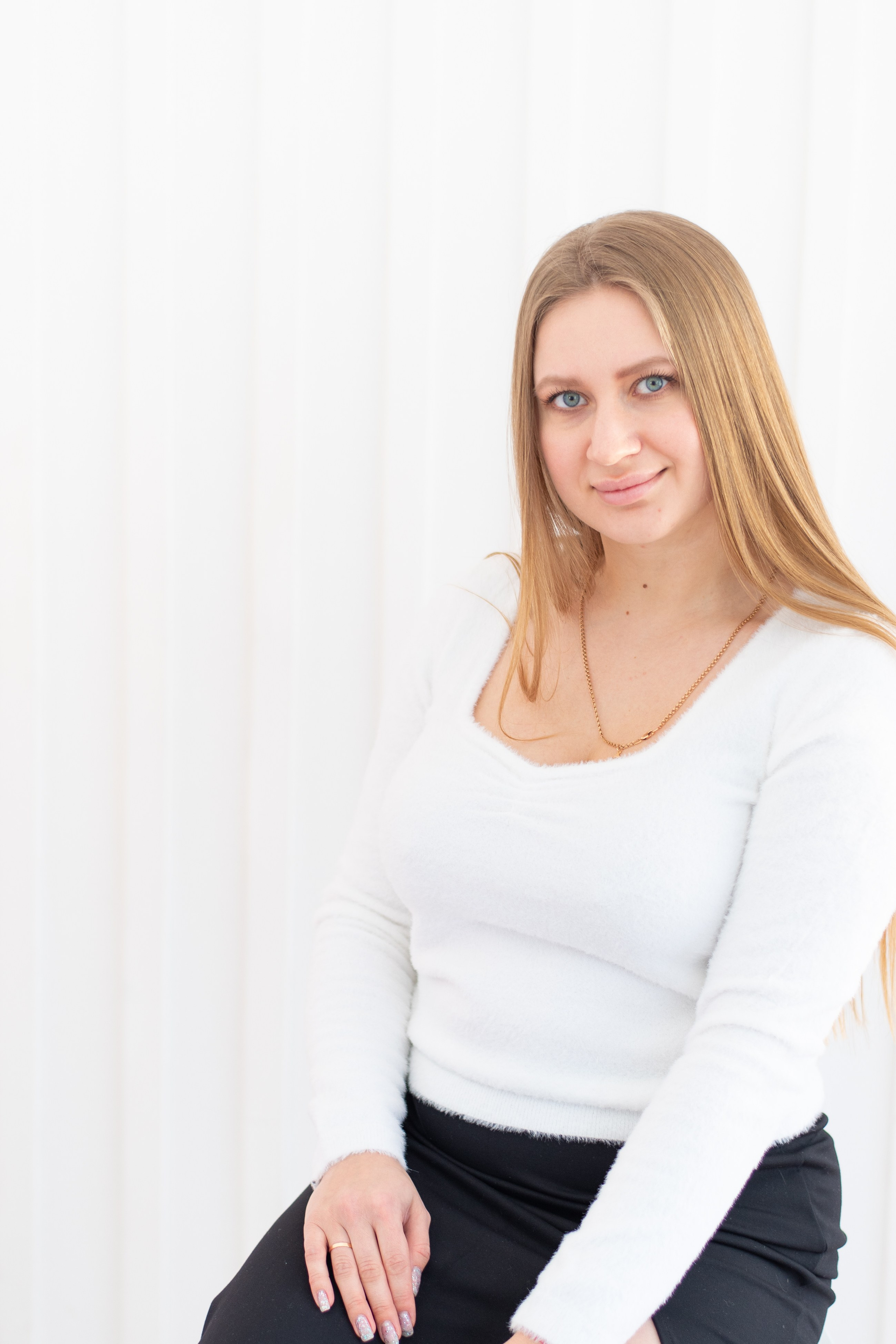 Оксана с семьей. Студийная съемка. Екатерина Бикбаева фотограф, видеограф, медиа-продюсер