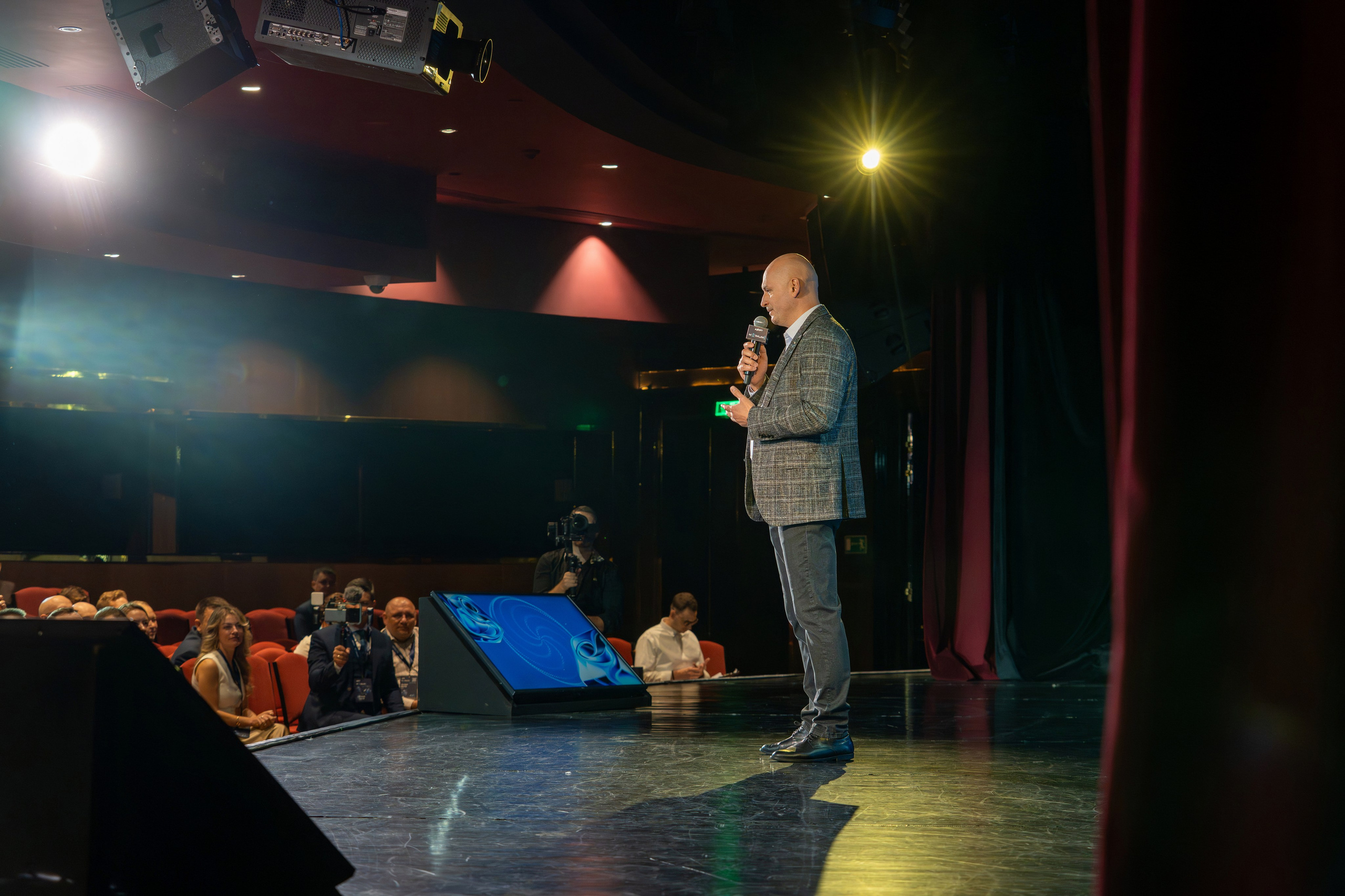 Конференция Axoft в Сочи Казино 2025. Репортажный фотограф в Красной Поляне и Сочи Павлюченко Екатерина