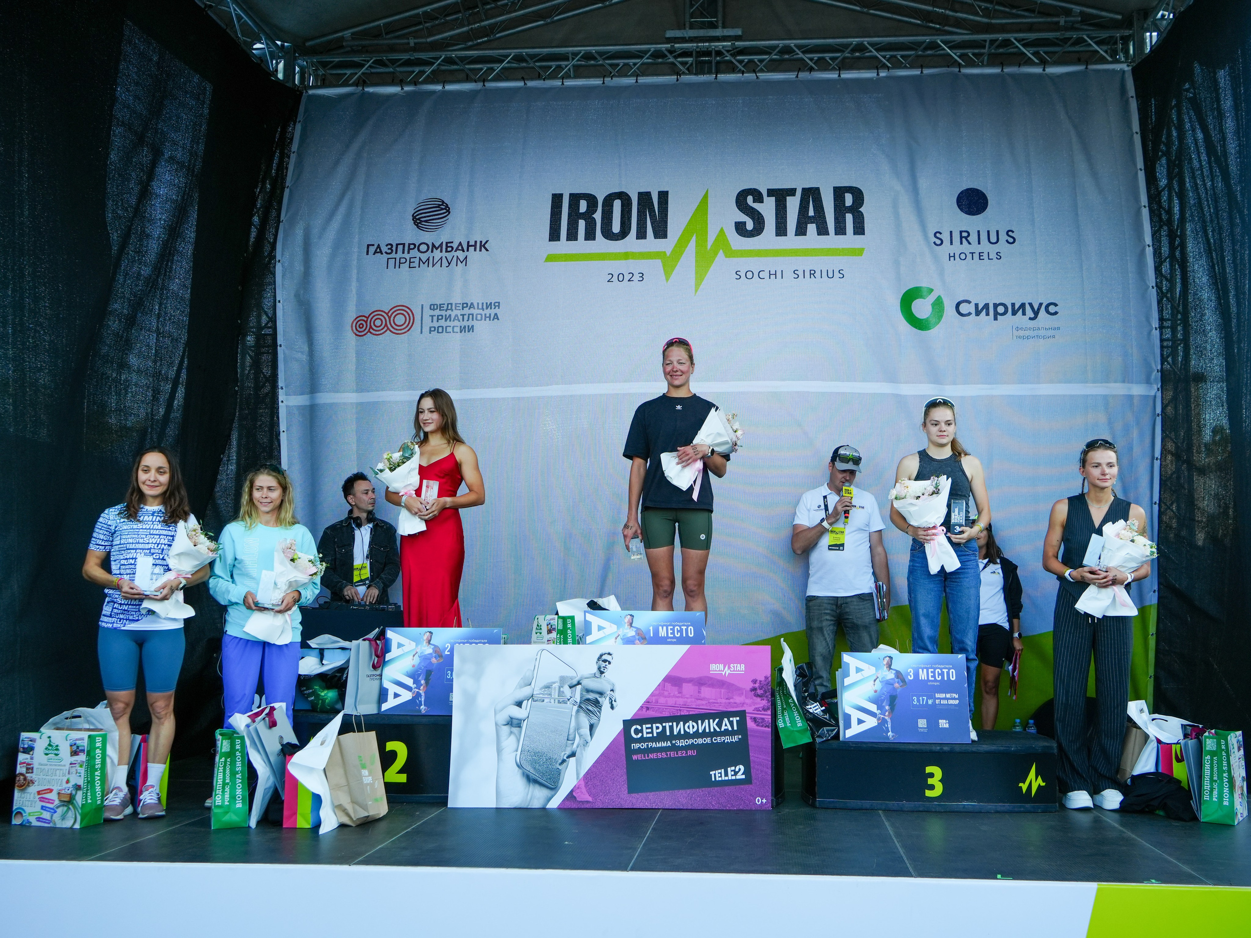 Фотоотчет партнерской интеграции для компании TELE2 на фестивале Ironstar. Репортажный фотограф в Красной Поляне и Сочи Павлюченко Екатерина