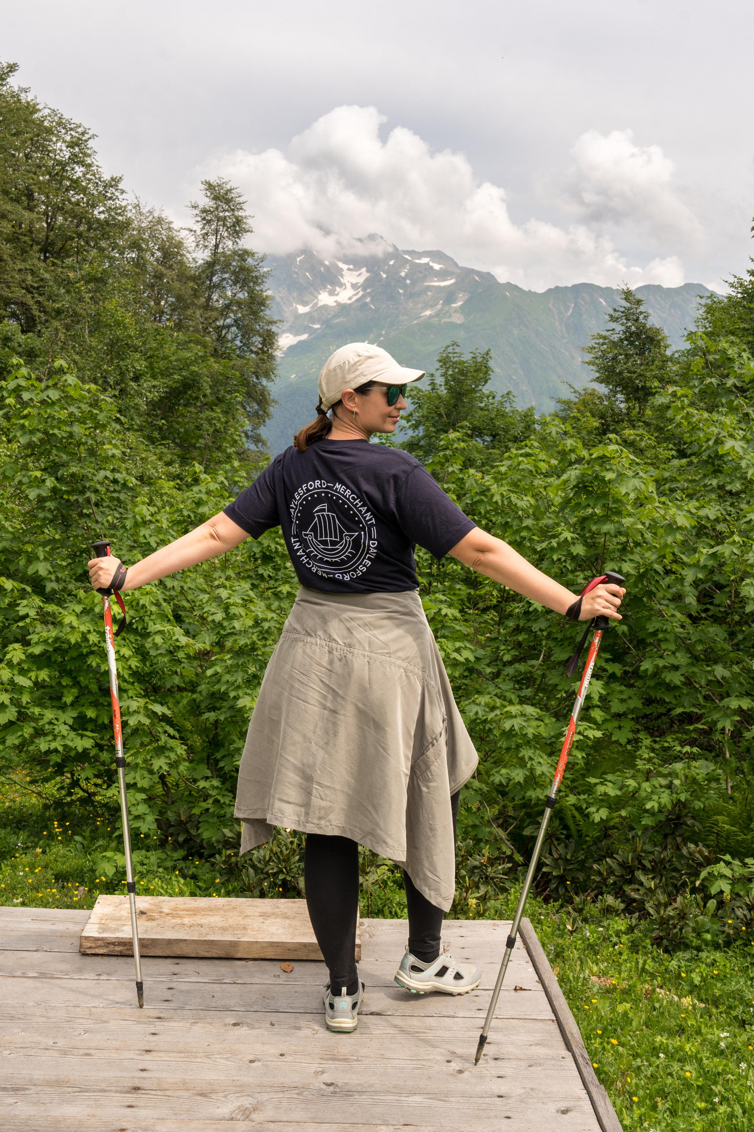 MICE мероприятие для компании «Доставка морем»: хайкинг к Ачипсинским водопадам. Репортажный фотограф в Красной Поляне и Сочи Павлюченко Екатерина