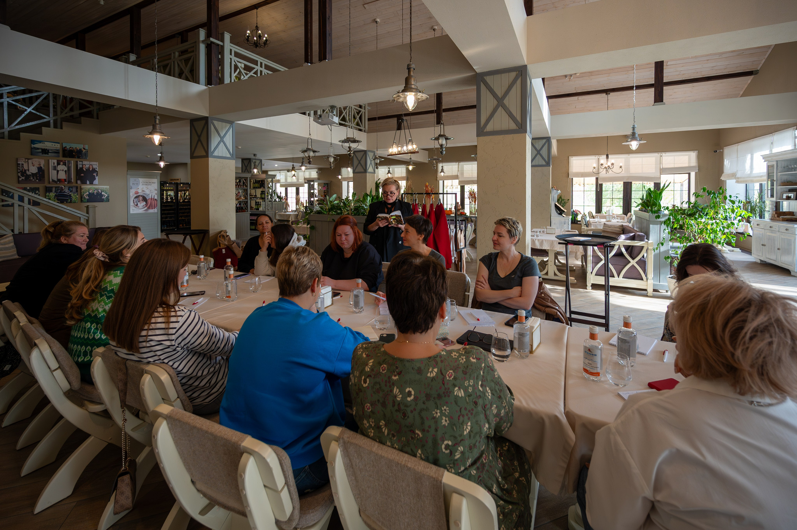 Литературная мастерская с Ольгой Шутовой в «Винотеррии». Репортажный фотограф в Красной Поляне и Сочи Павлюченко Екатерина