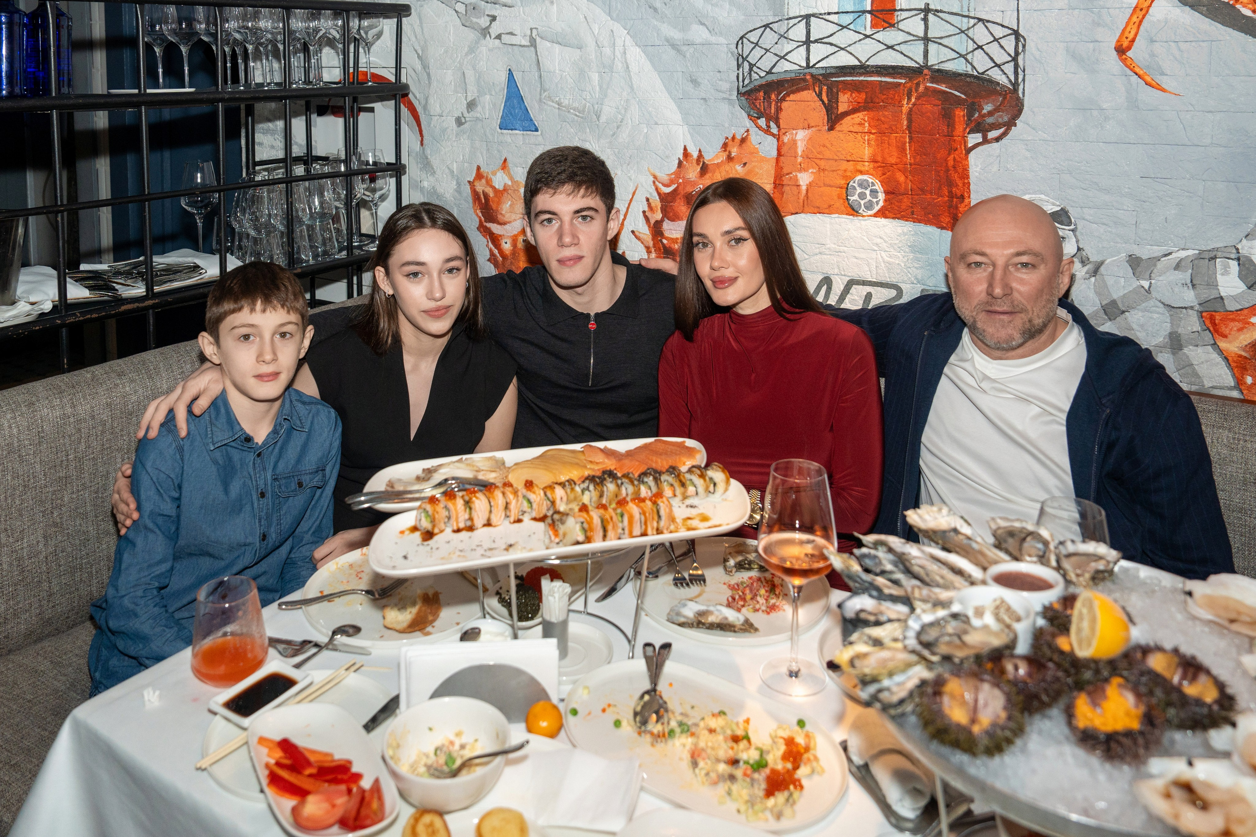 Новый год 2025 в ресторане Сахалин. Репортажный фотограф в Красной Поляне и Сочи Павлюченко Екатерина