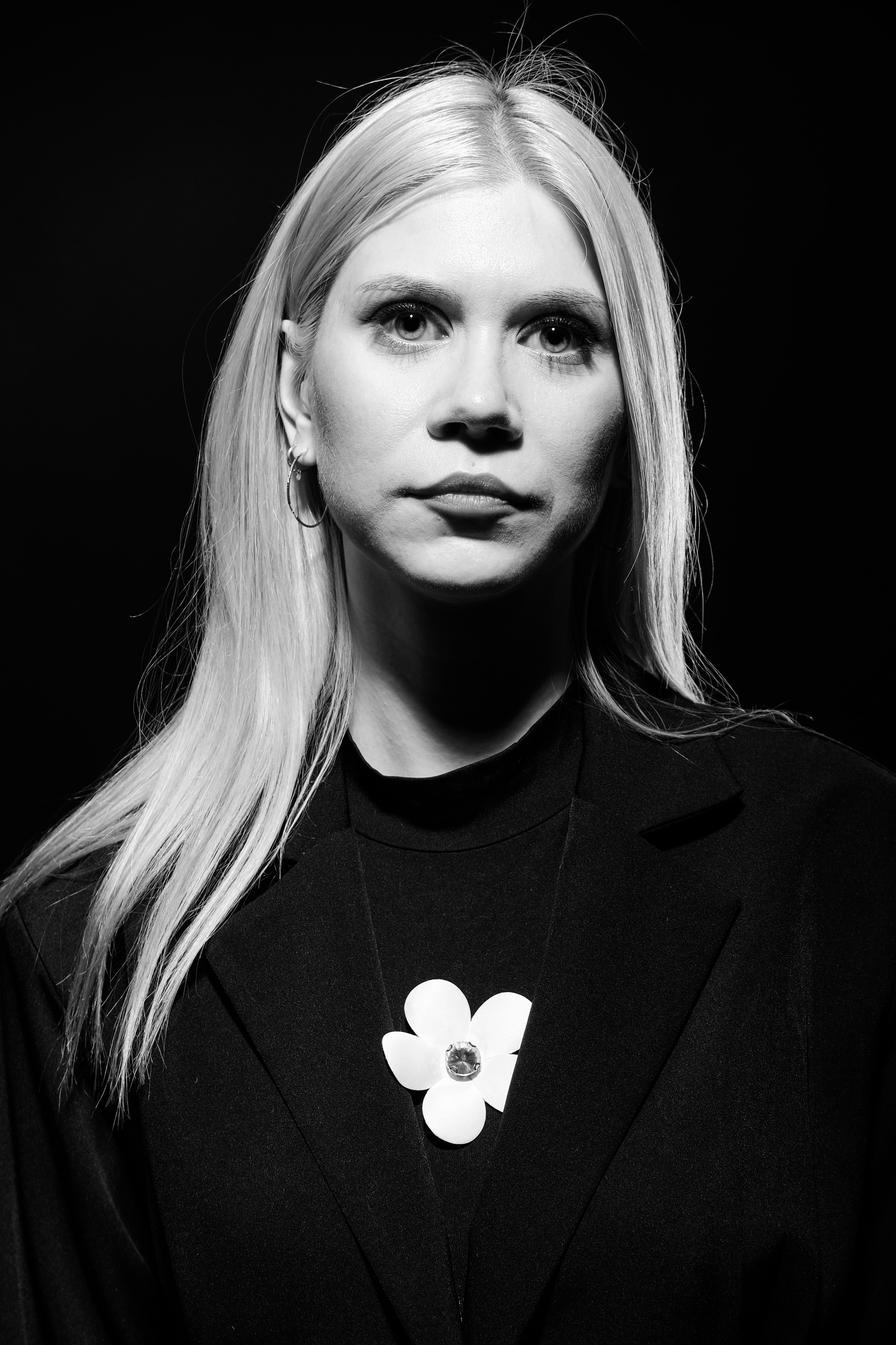 портрет девушки в анфас