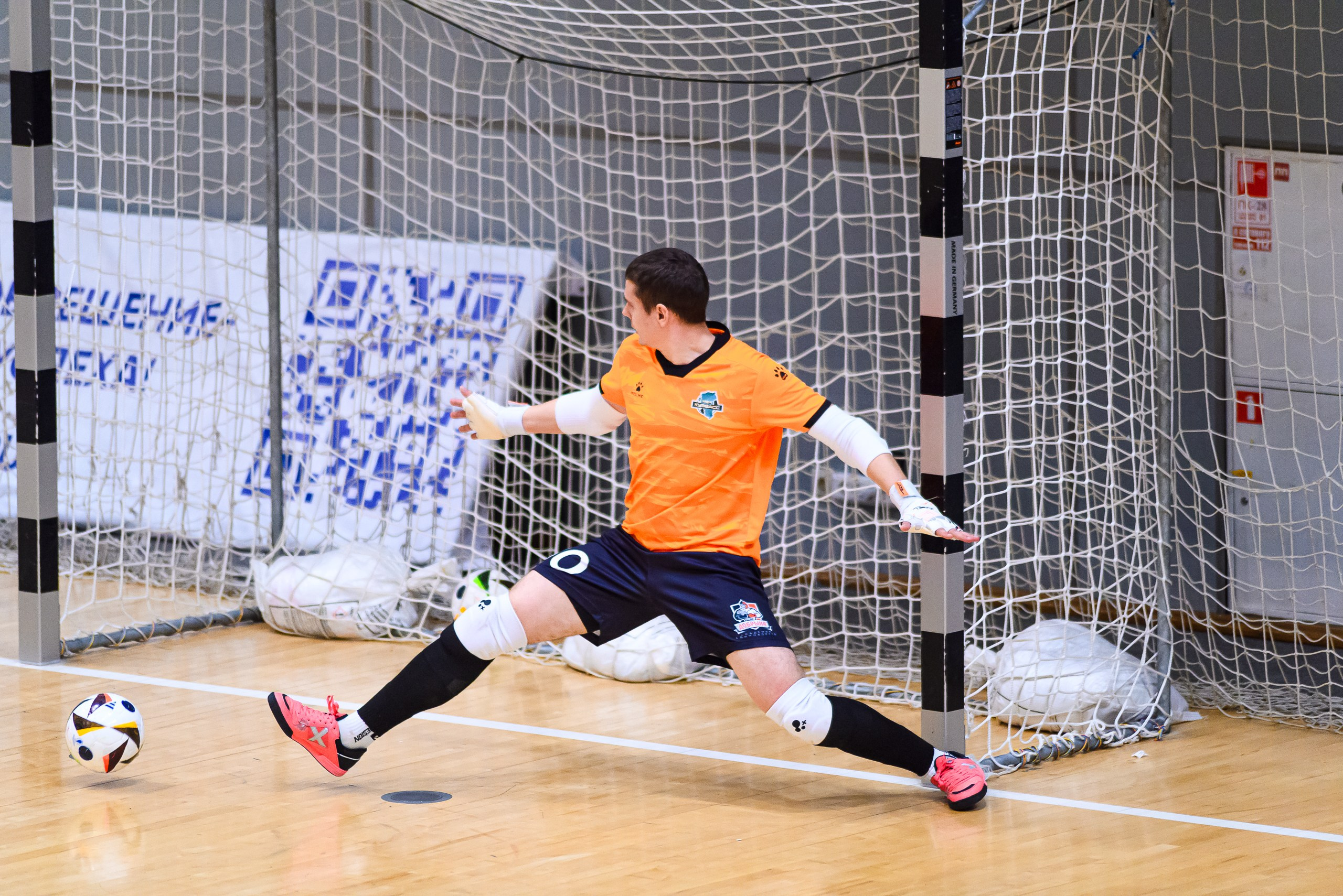 Высшая лига по футзалу — Сезон 2024-2025 — 2ой тур. Репортажный фотограф в Кемерово