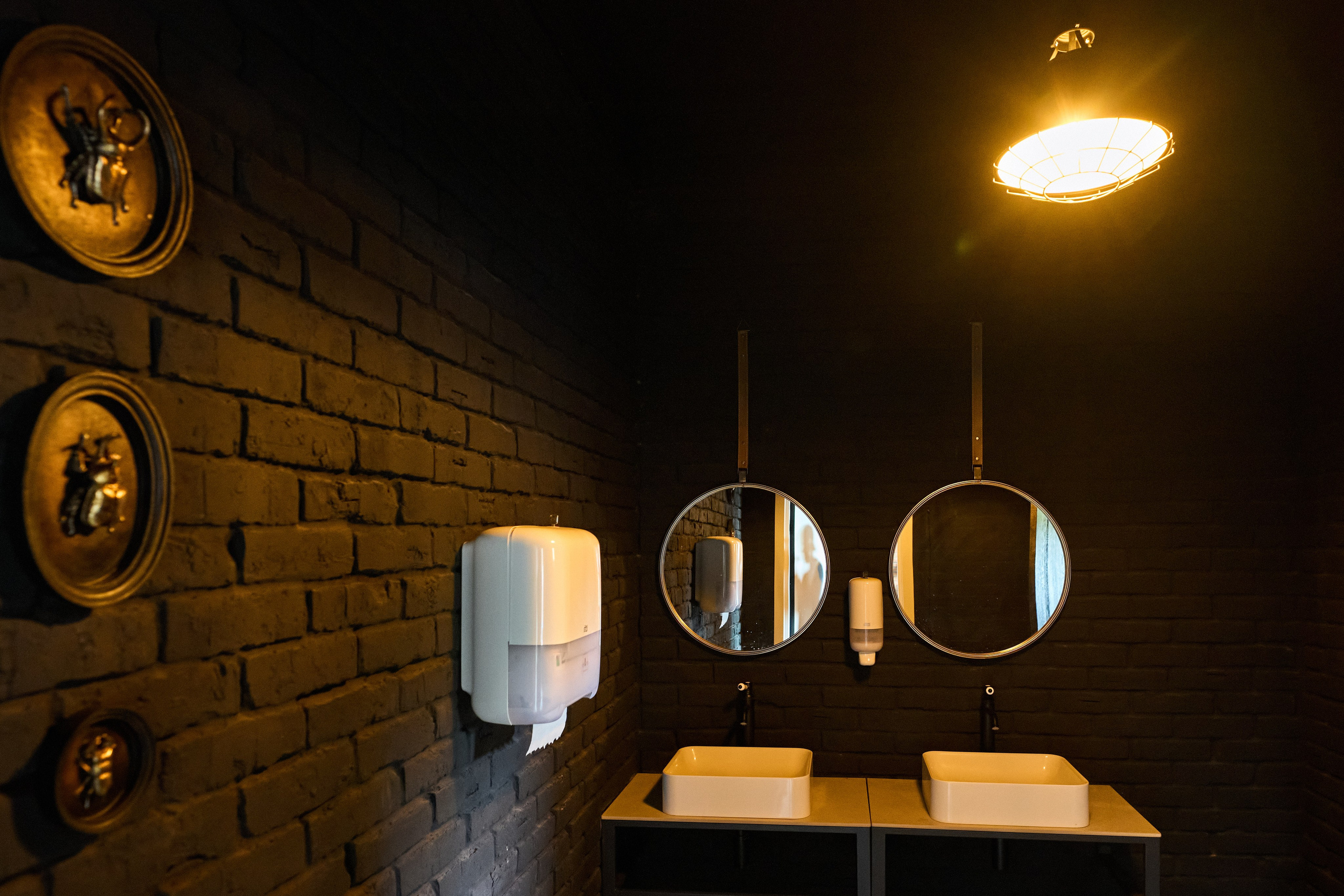 Интерьерная съемка здания продюсерского центра «Бикбау». Фотограф Олег Сотник