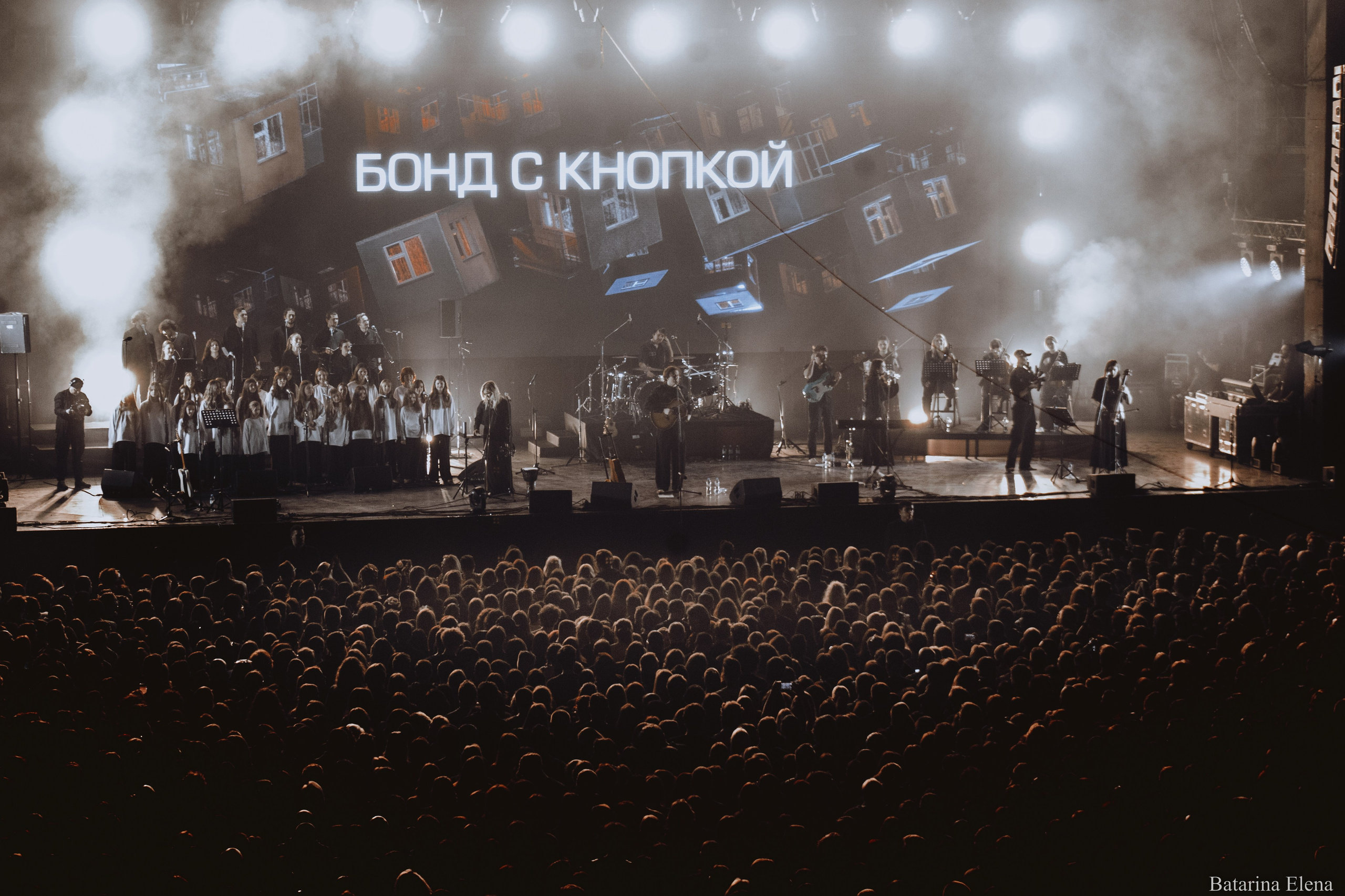 Бонд с кнопкой. Фотограф Елена Батарина