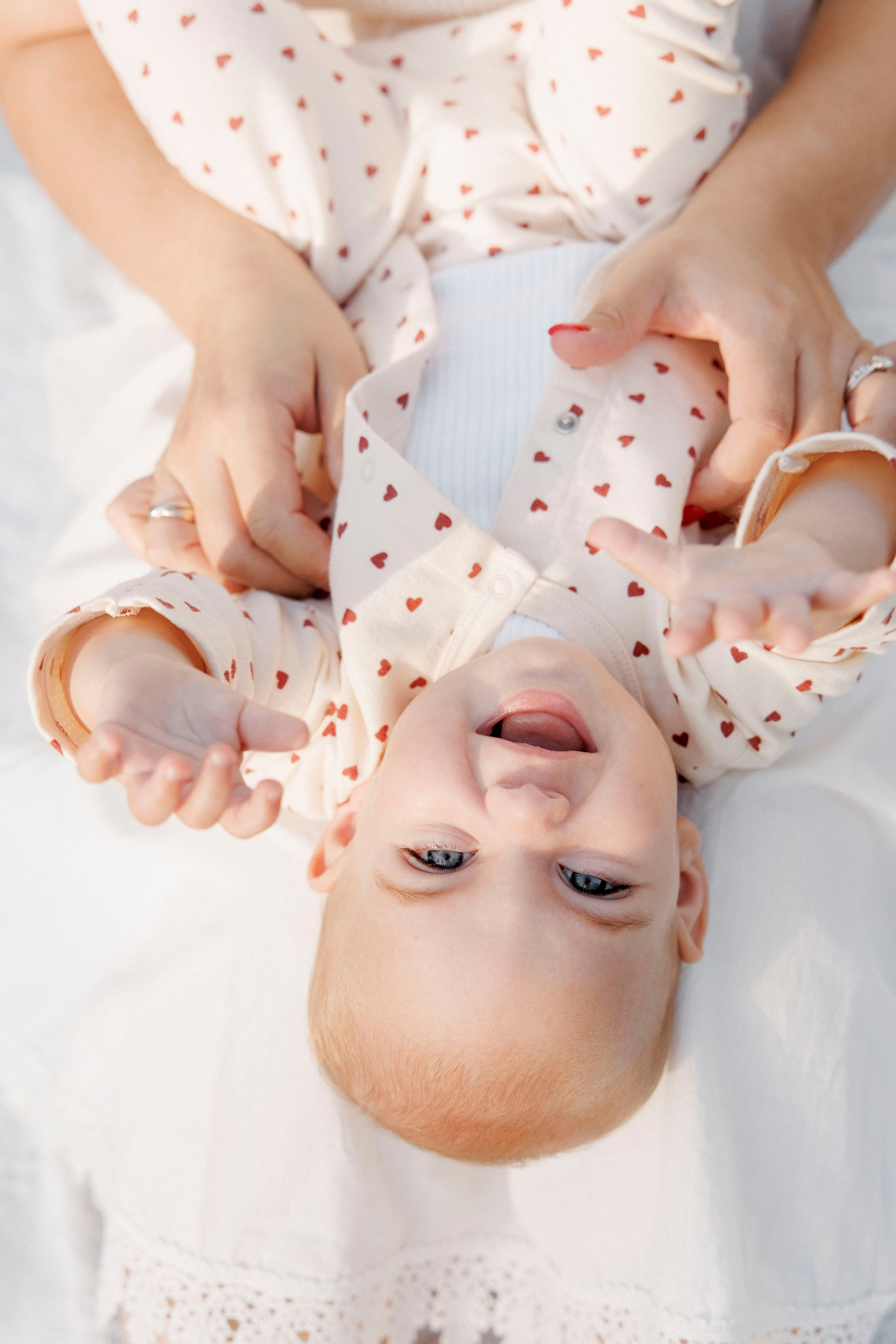 First year photoshoot inside the park (sunset). Wedding and family photographer
