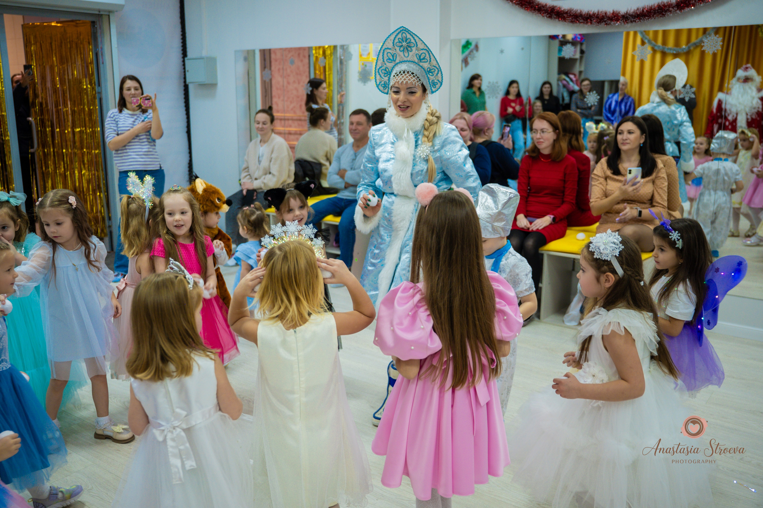Новый год в танцах. Семейный и детский фотограф в Королеве, Москве и Московской области Строева Анастасия