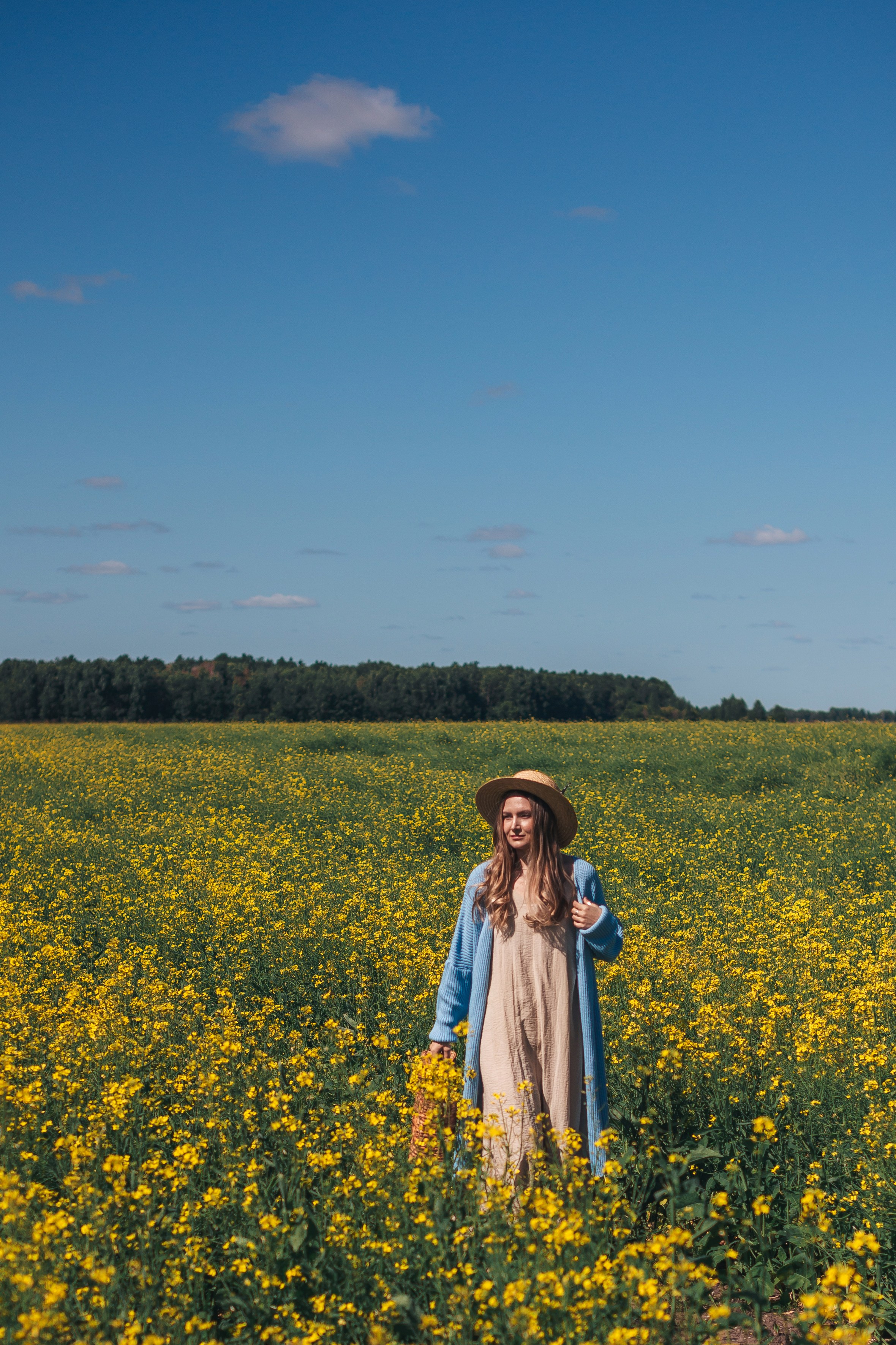 Рапсовое поле. Семейный и художественный фотограф в Тюмени Юлия Логинова