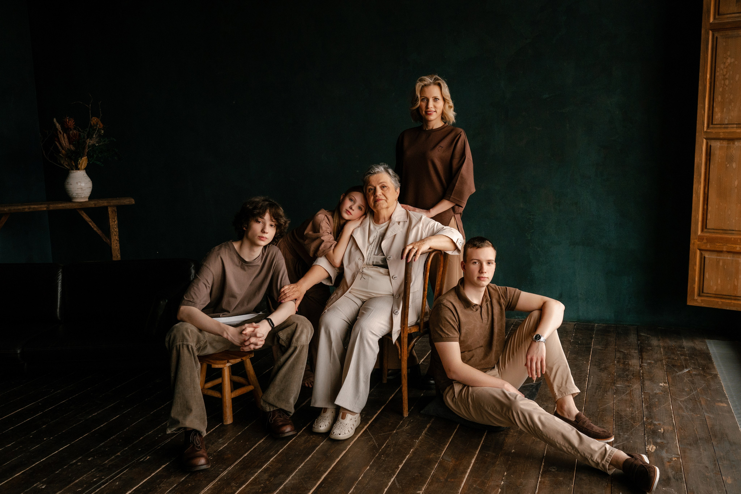 Семейная фотосессия в студии и дома Спб портфолио Насти Околот