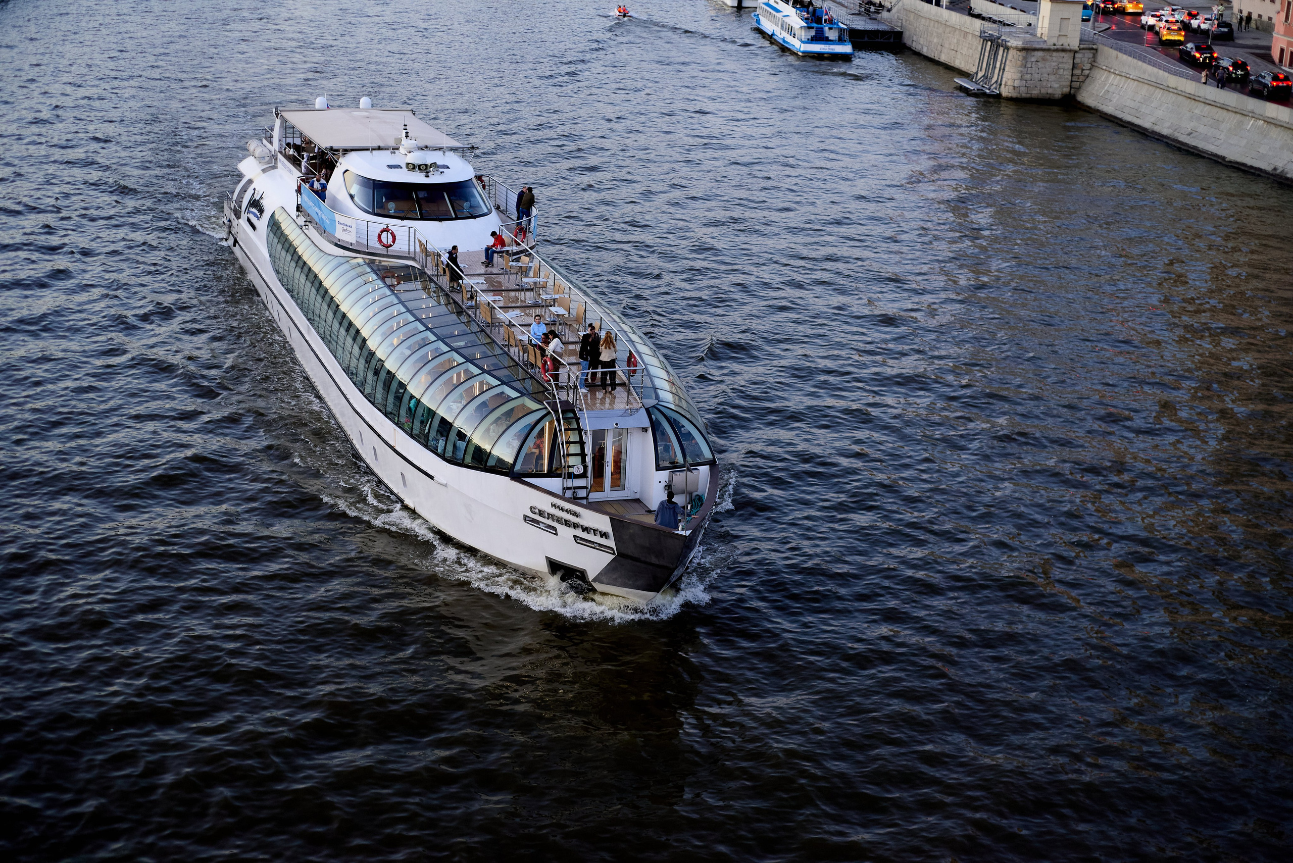 Уличная фотография в Москве от репортажного фотографа. Репортажный ивент фотограф в Москве Александр Гладкий