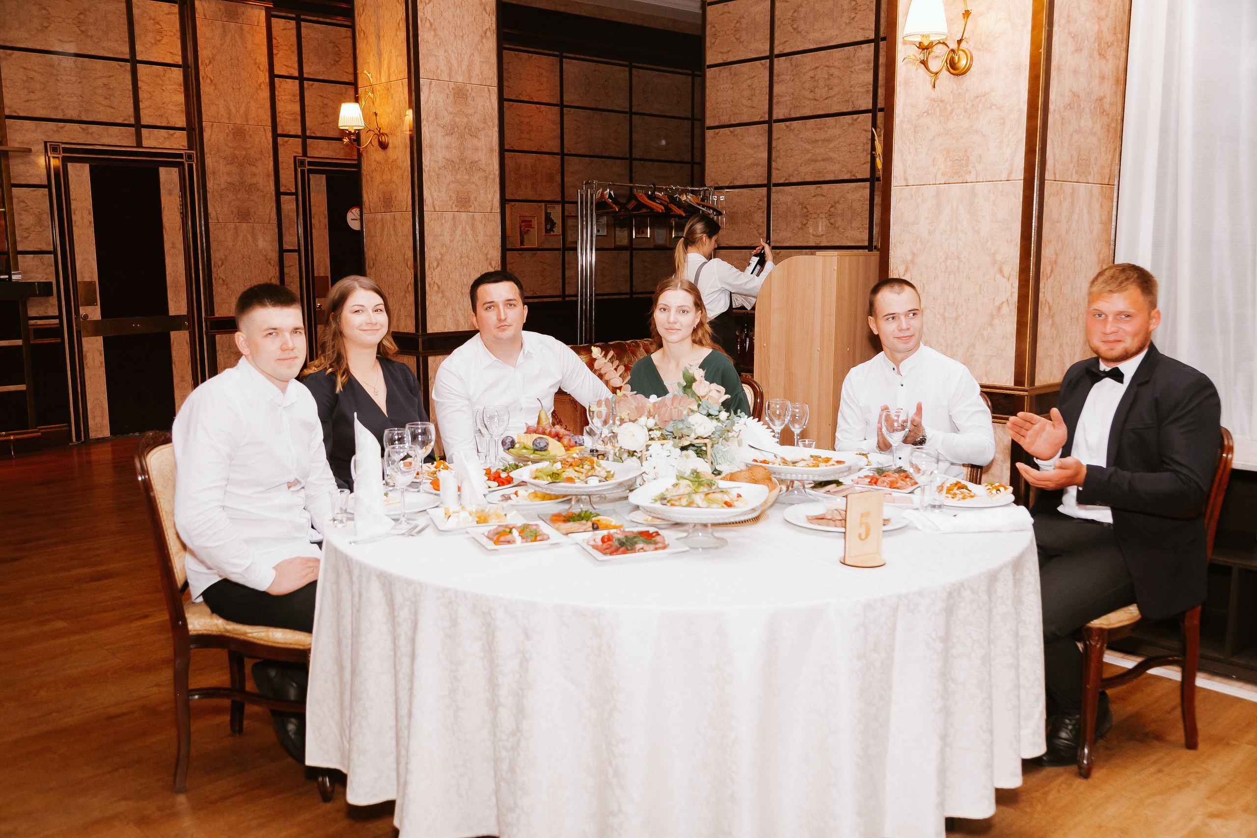 Свадебная осенняя фотосессия Ивана и Лидии в городе. Свадебный и репортажный фотограф в Ярославле и Санкт-Петербурге Роман Микрюков