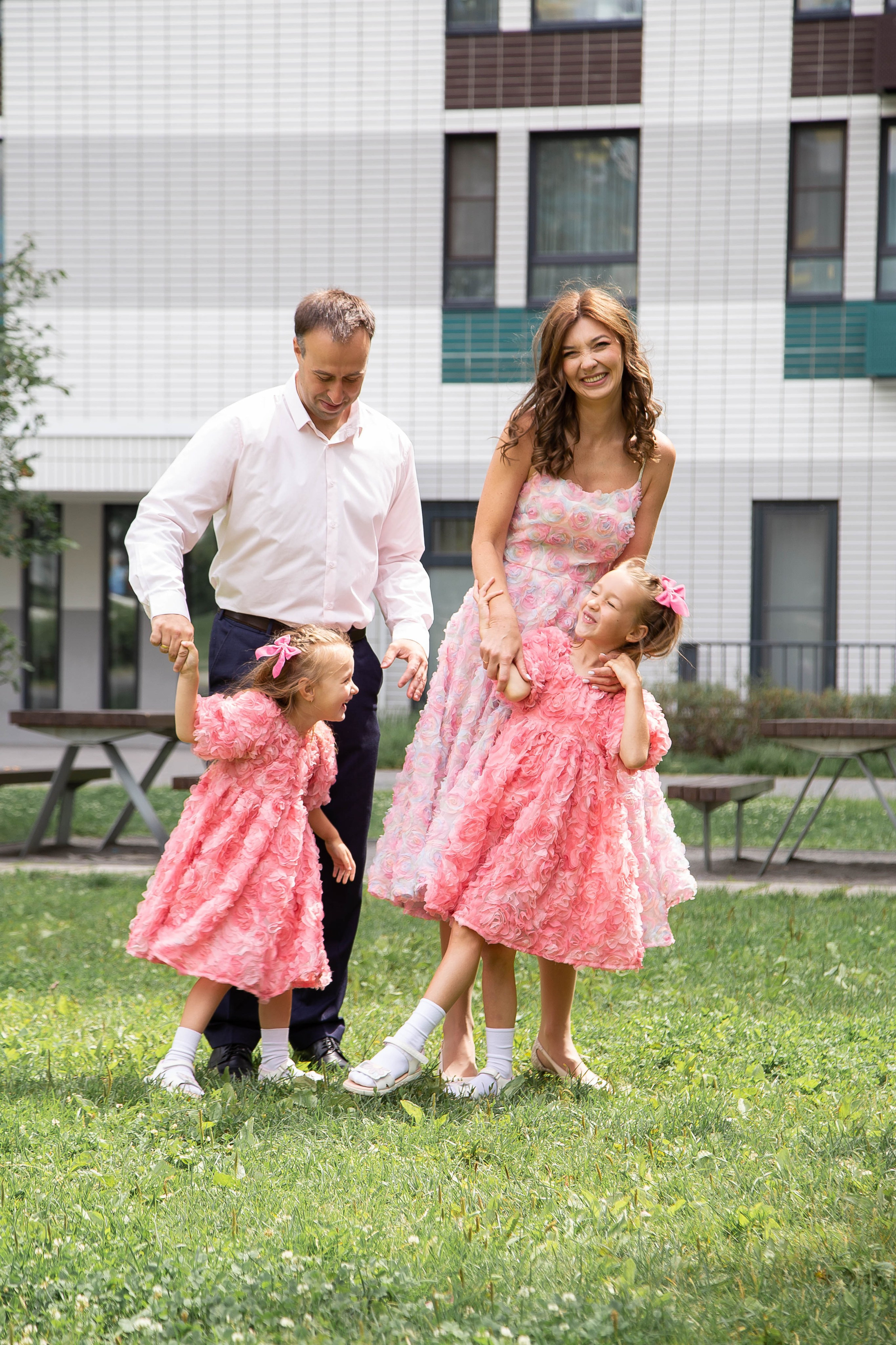 Репортажная съемка дня рождения сестер — живые эмоции праздника в Москве. Фотограф Анна Татаурова | Авторская фотосъемка в Москве