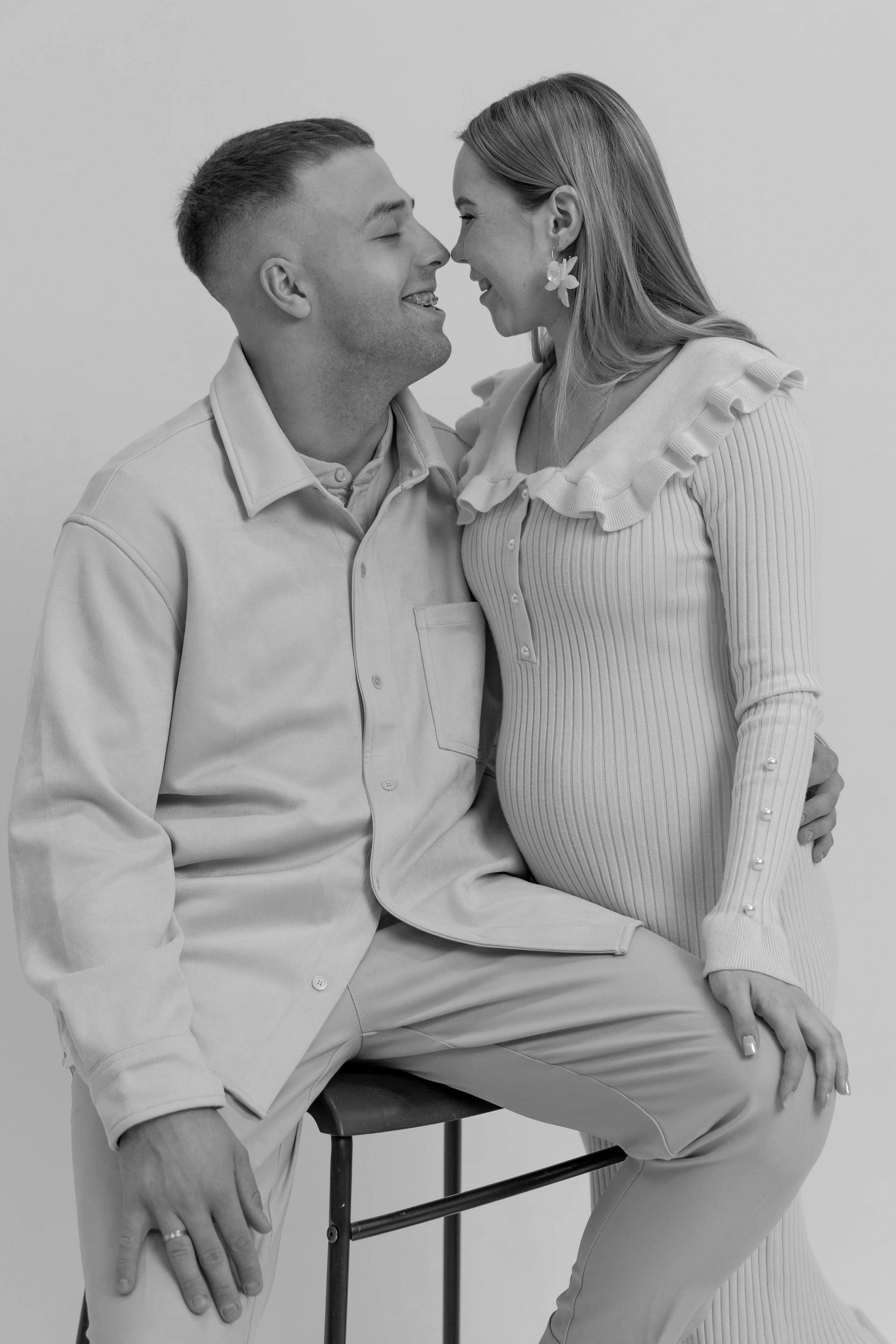 Беременность Марины и Кирилла в фотостудии. Свадебный семейный фотограф Костырина Светлана