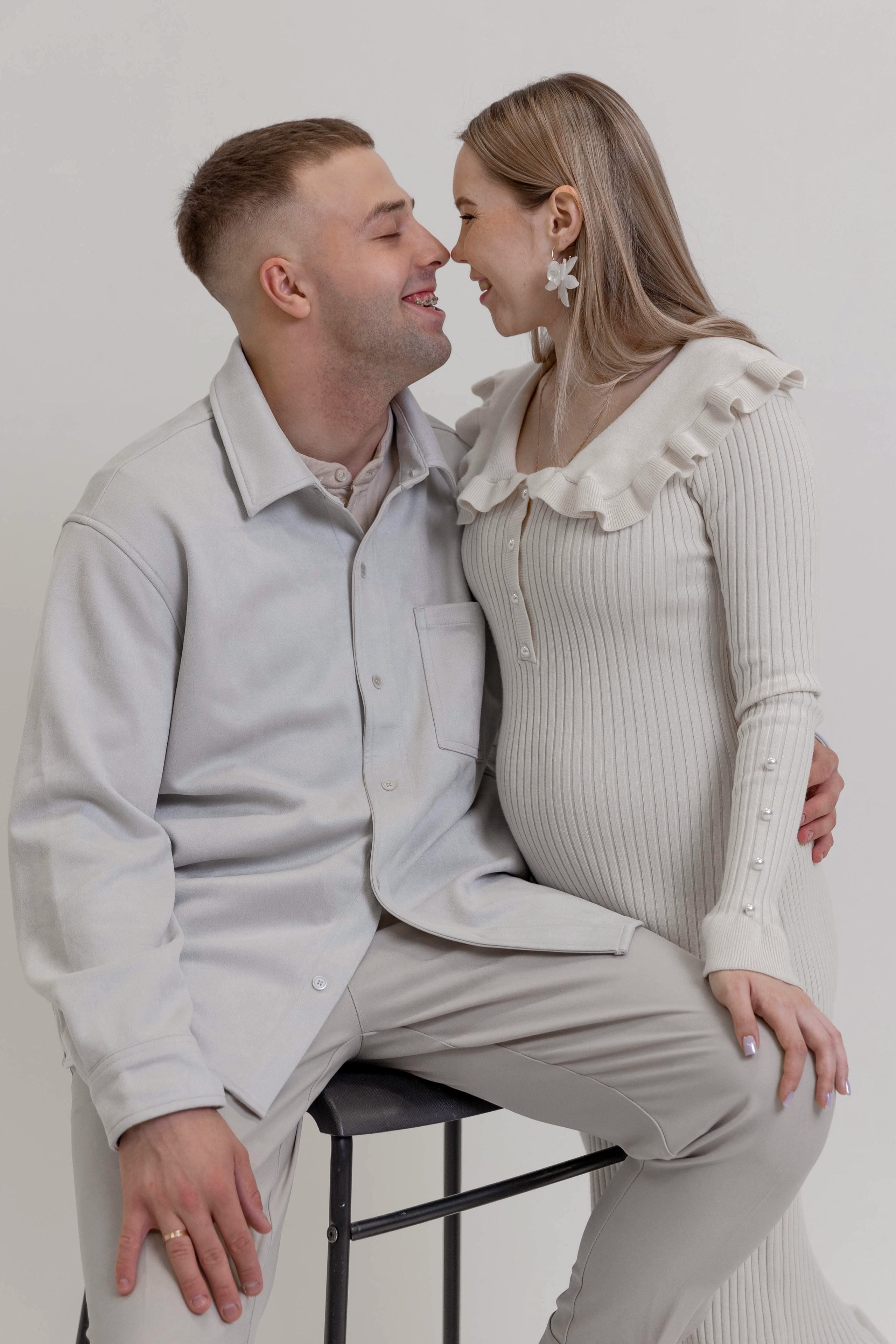 Беременность Марины и Кирилла в фотостудии. Свадебный семейный фотограф Костырина Светлана
