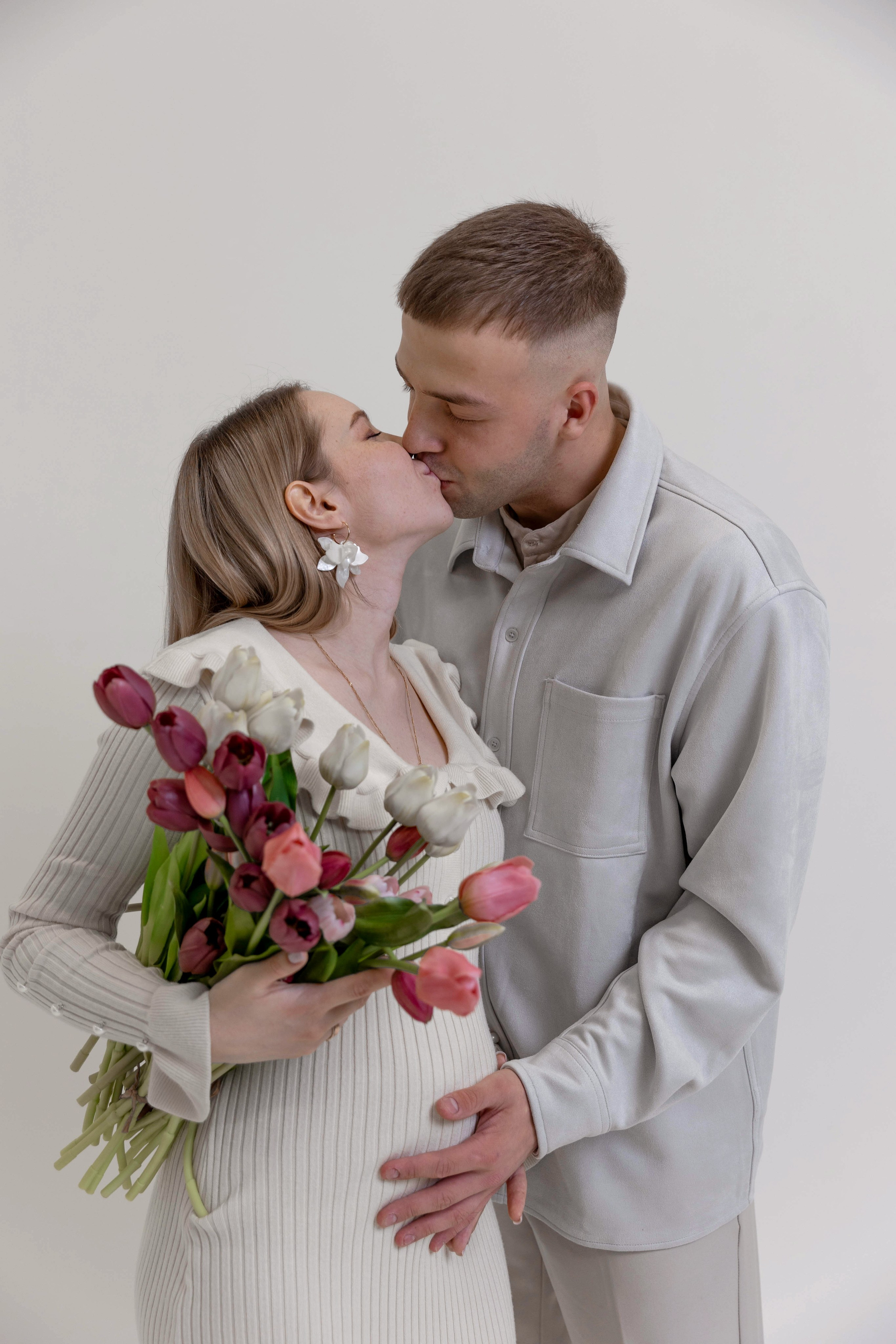 Беременность Марины и Кирилла в фотостудии. Свадебный семейный фотограф Костырина Светлана